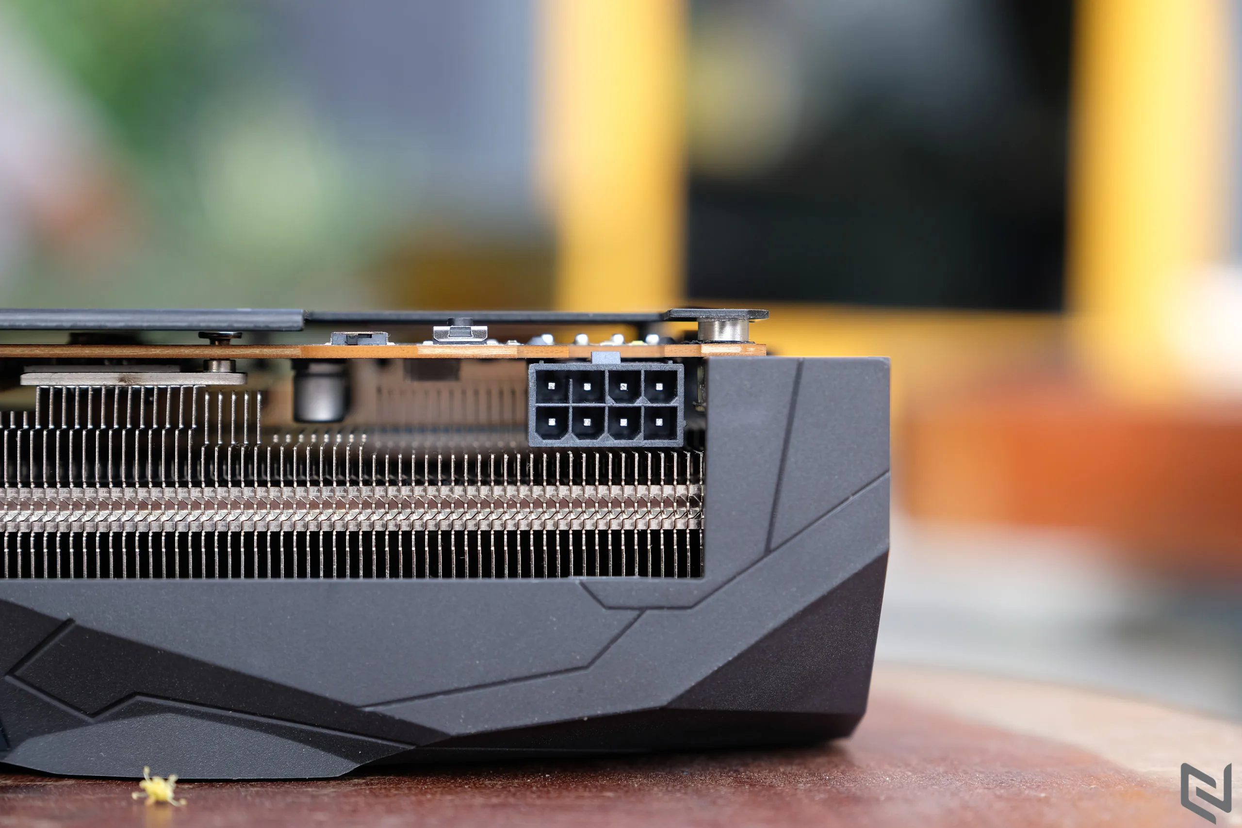 Trên tay ASUS ROG STRIX RX5500 XT O8G GAMING: Nhiều RAM hơn là lợi thế