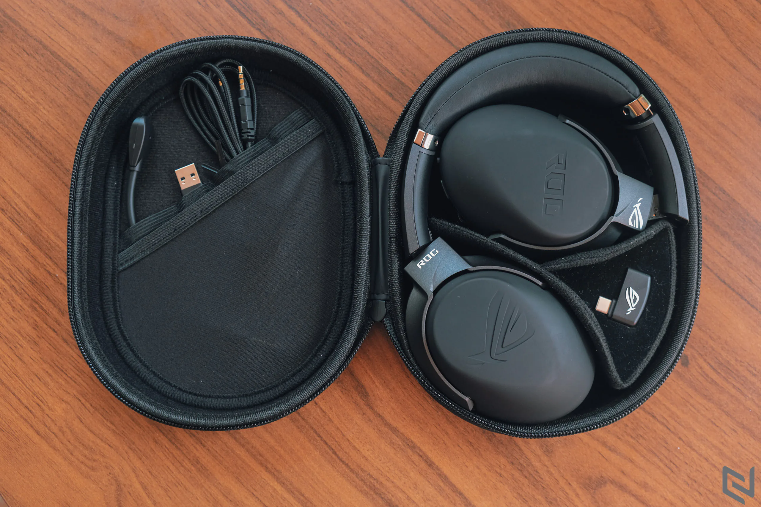 Trên tay tai nghe chơi game không dây ASUS ROG Strix Go 2.4