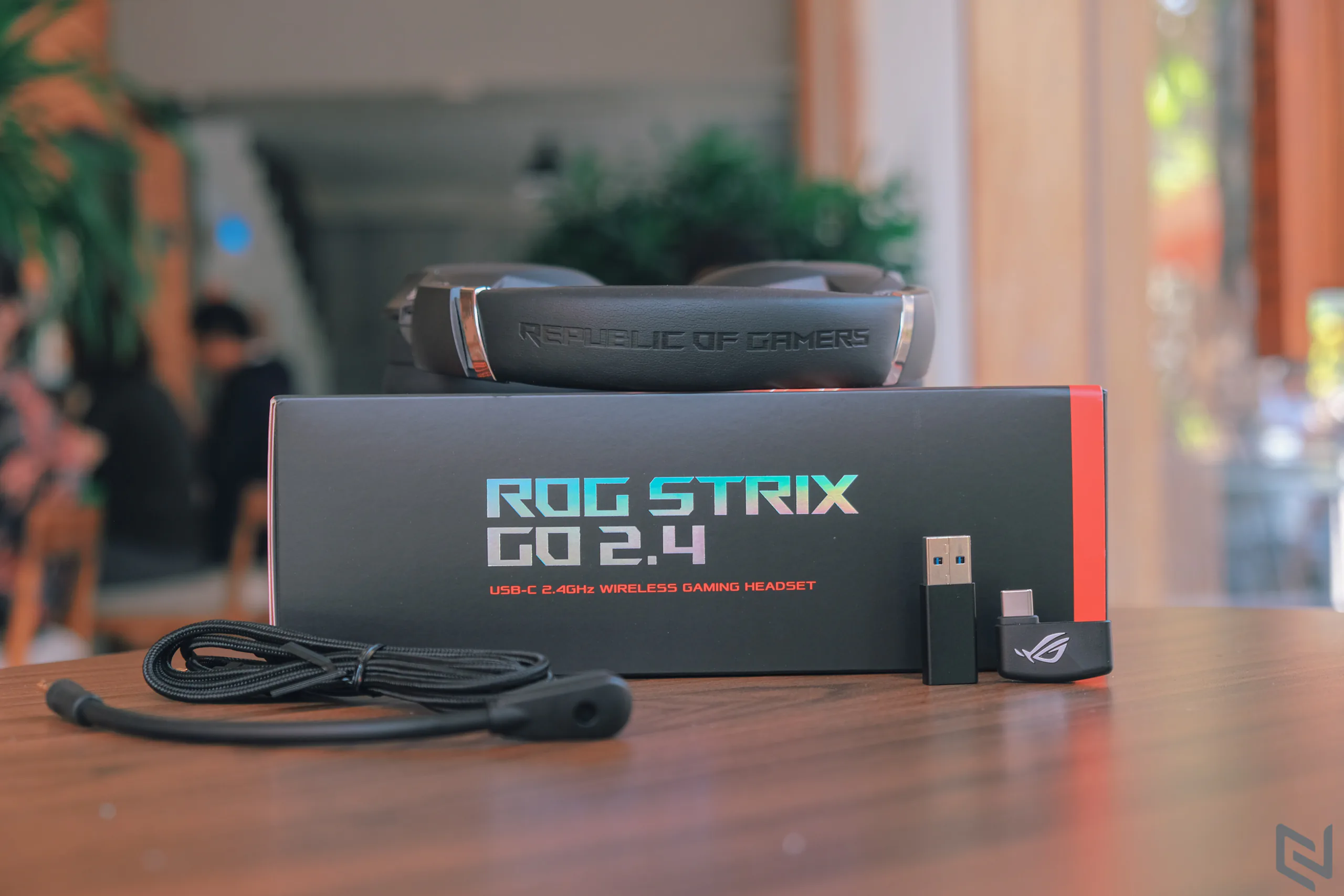 Trên tay tai nghe chơi game không dây ASUS ROG Strix Go 2.4