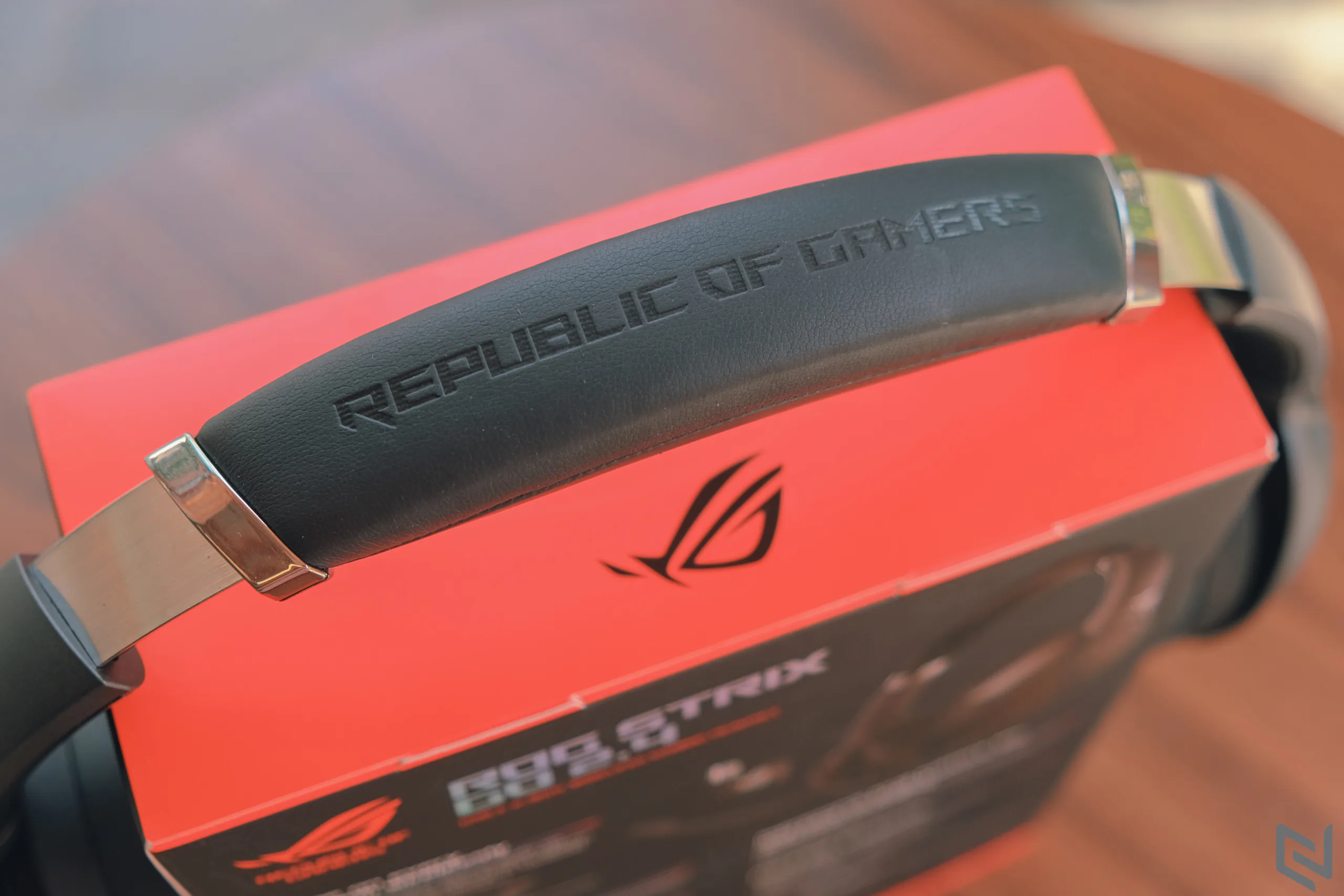 Trên tay tai nghe chơi game không dây ASUS ROG Strix Go 2.4