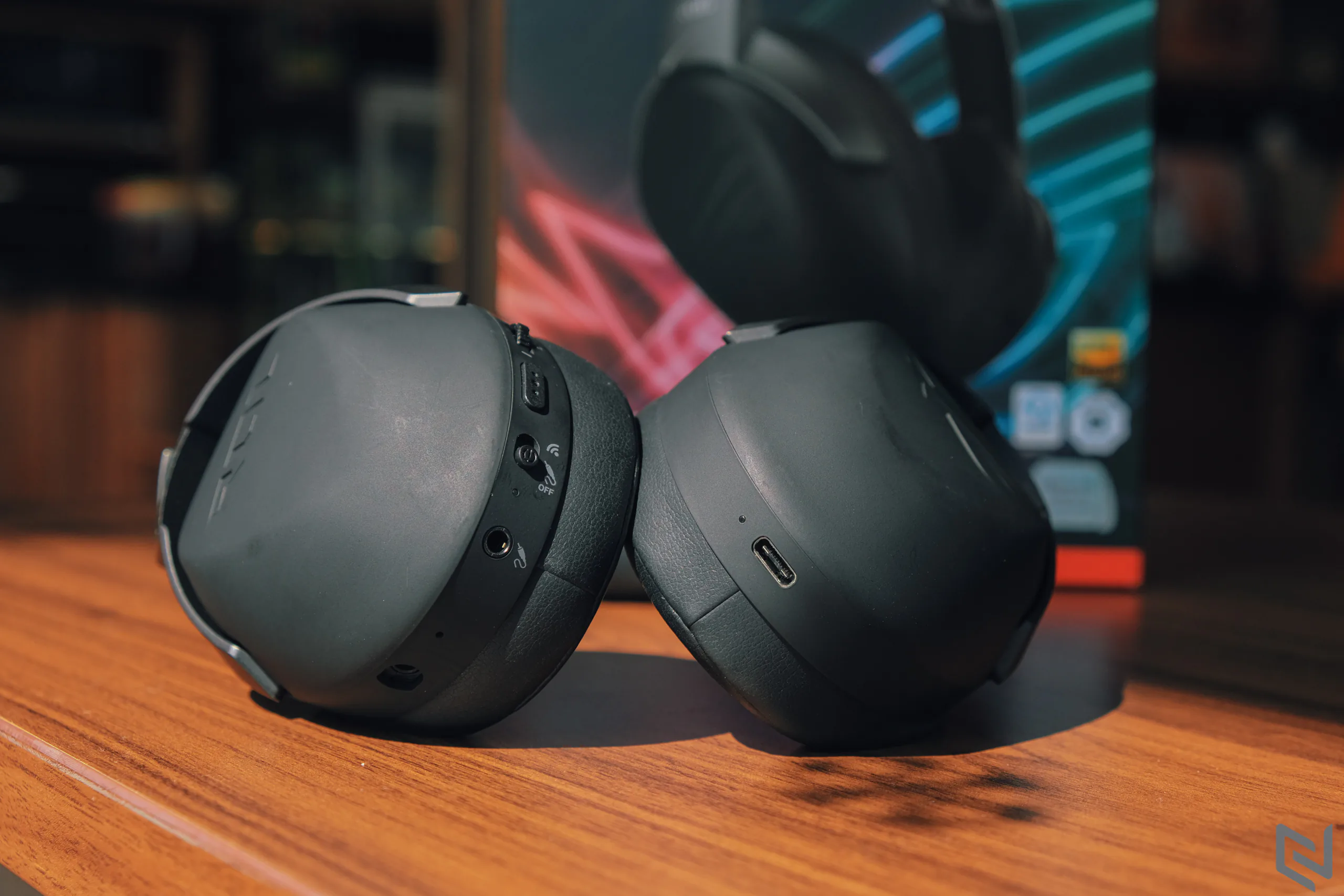 Trên tay tai nghe chơi game không dây ASUS ROG Strix Go 2.4