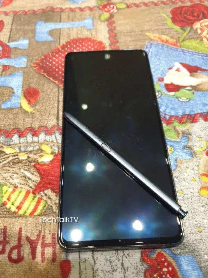 Lộ diện ảnh thực tế Galaxy Note 10 Lite, cụm bốn camera sau vuông và camera trước đục lỗ