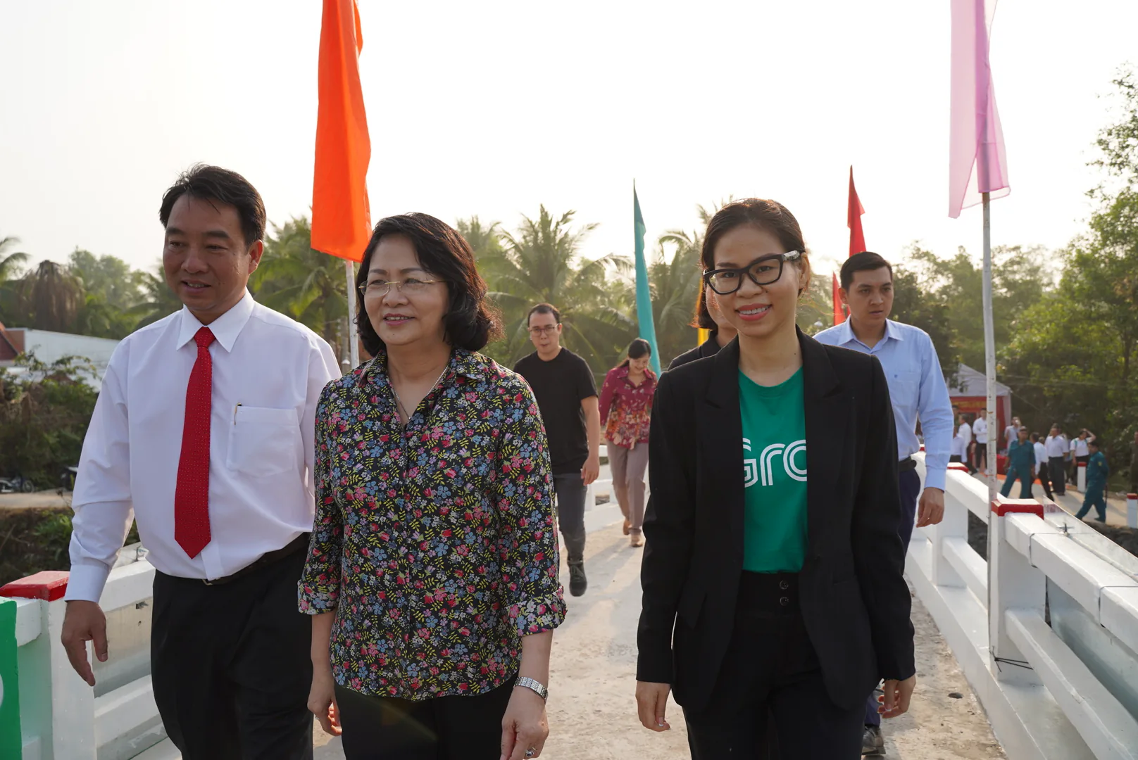 Khánh thành, bàn giao công trình cầu Phú Thạnh A và trao 200 suất học bổng cho trẻ em có hoàn cảnh đặc biệt, khó khăn tỉnh Vĩnh Long