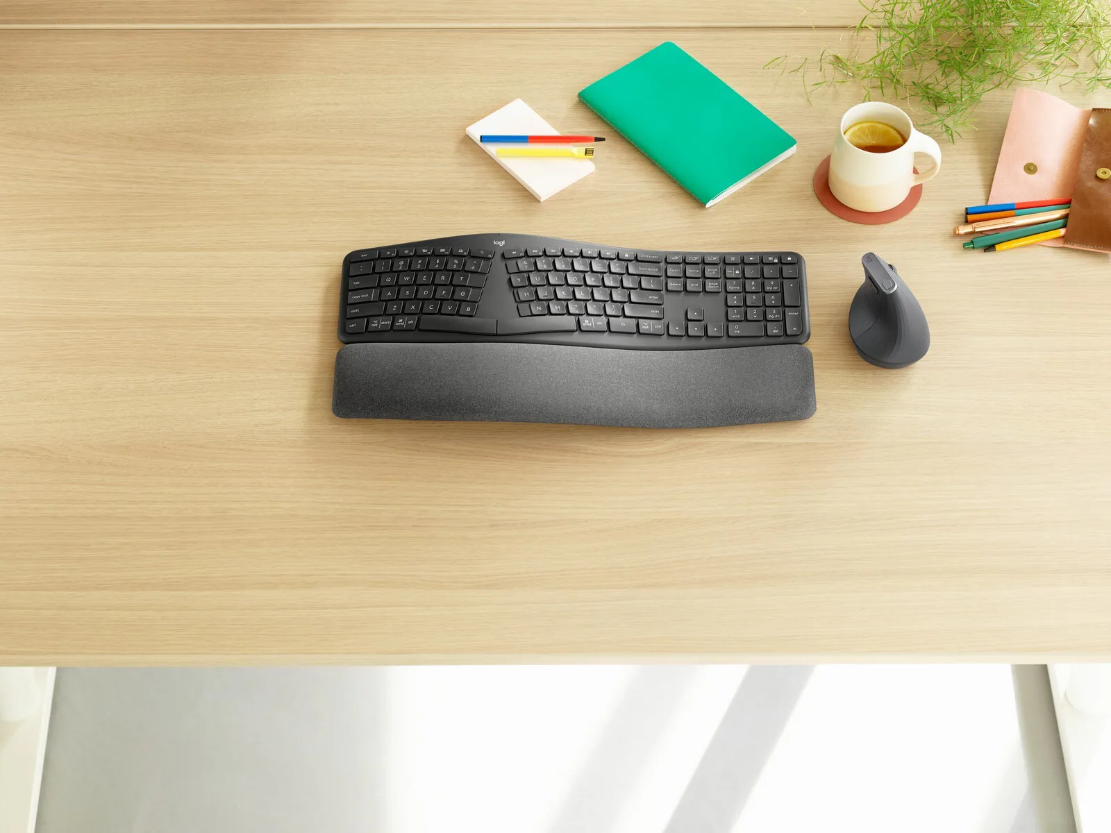 Bàn phím mới K860 của Logitech có thiết kế kỳ lạ nhưng êm ái
