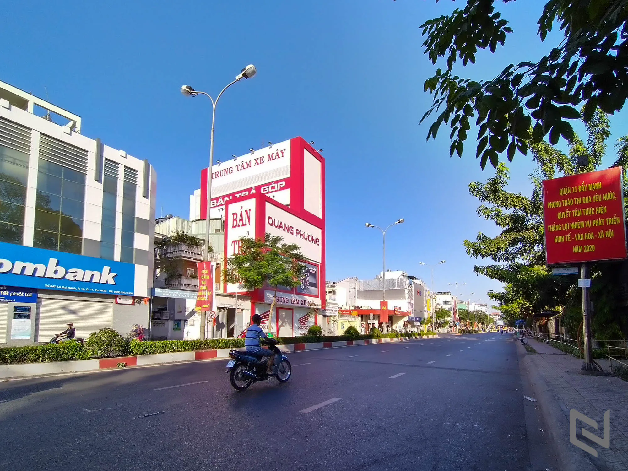 Sài Gòn vắng lặng và bình yên ngày mùng 1 tết qua ống kính Nokia 7.2