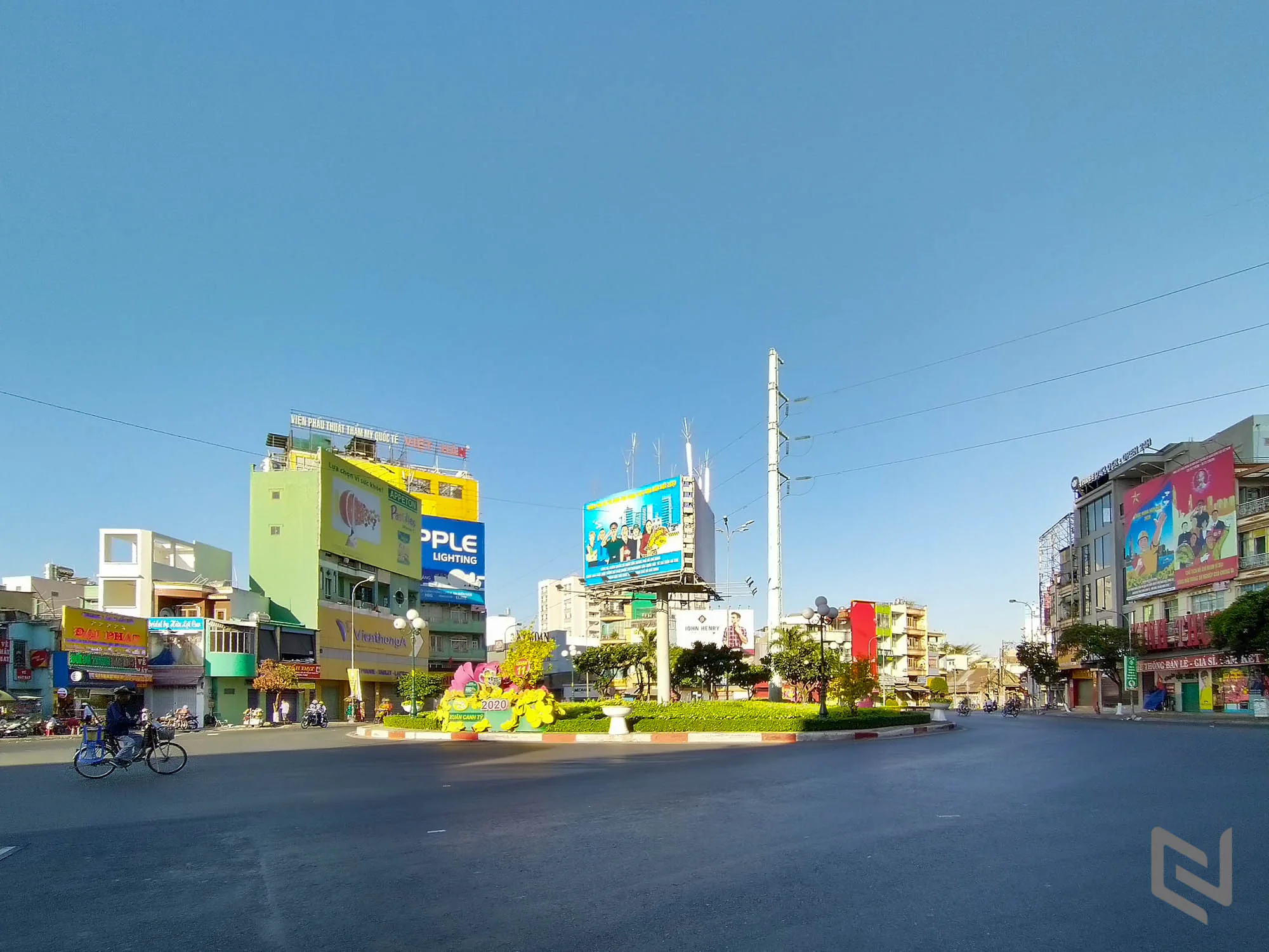 Sài Gòn vắng lặng và bình yên ngày mùng 1 tết qua ống kính Nokia 7.2