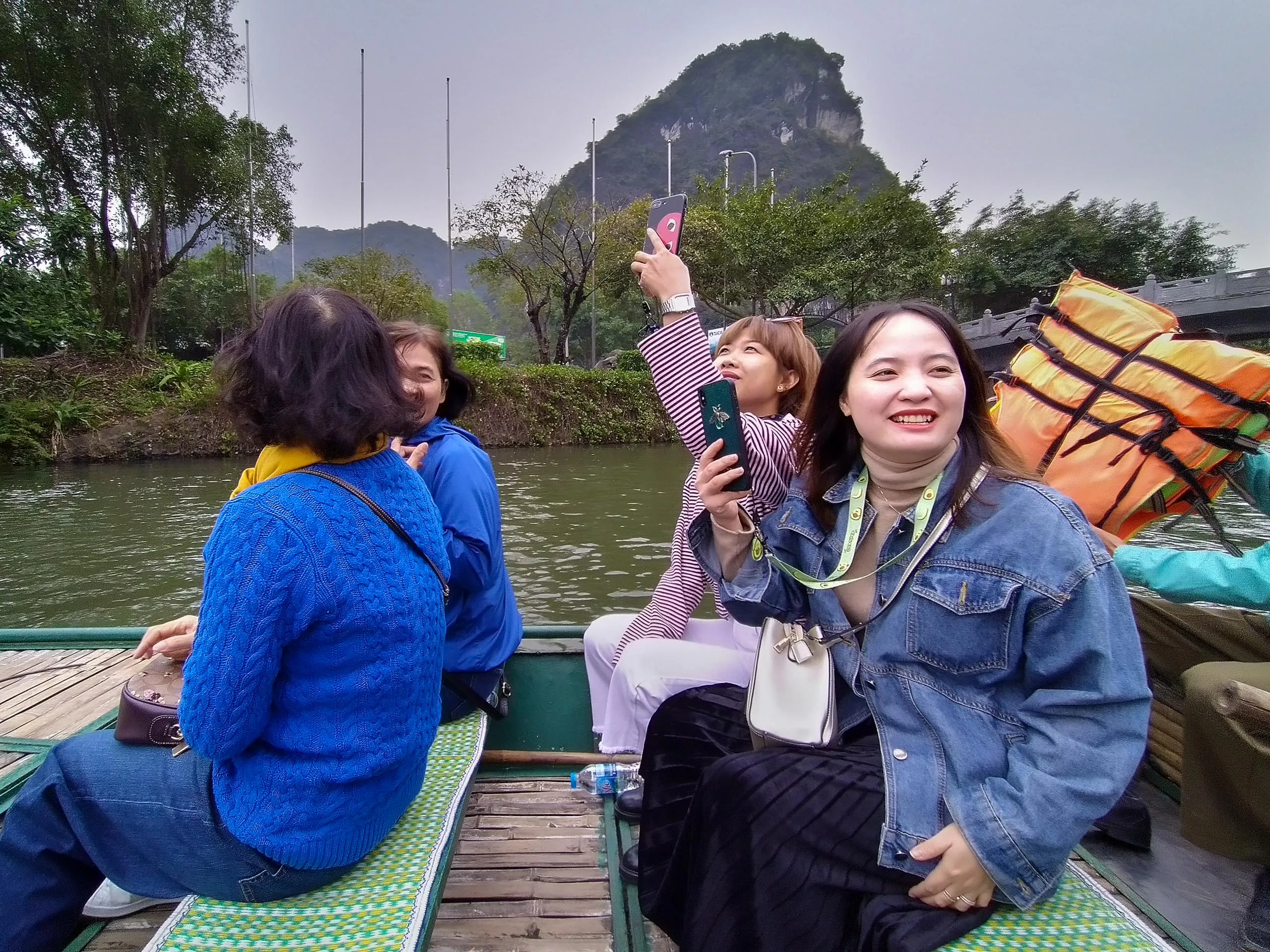 Chuyến đi cuối năm Hoà Bình - Ninh Bình - Hà Nội cùng Nokia 7.2: Nhiều ảnh đẹp và hoạt động ý nghĩa