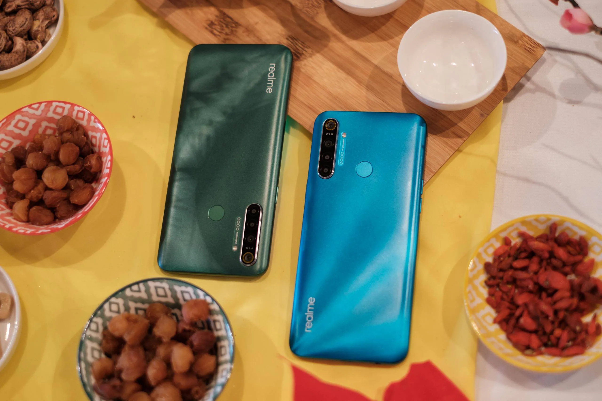 Cận cảnh Realme 5i vừa lên kệ thị trường Việt, giá từ 3,690,000 VND, thiết kế hoạ tiết "Vân sáng ánh dương" nổi bật