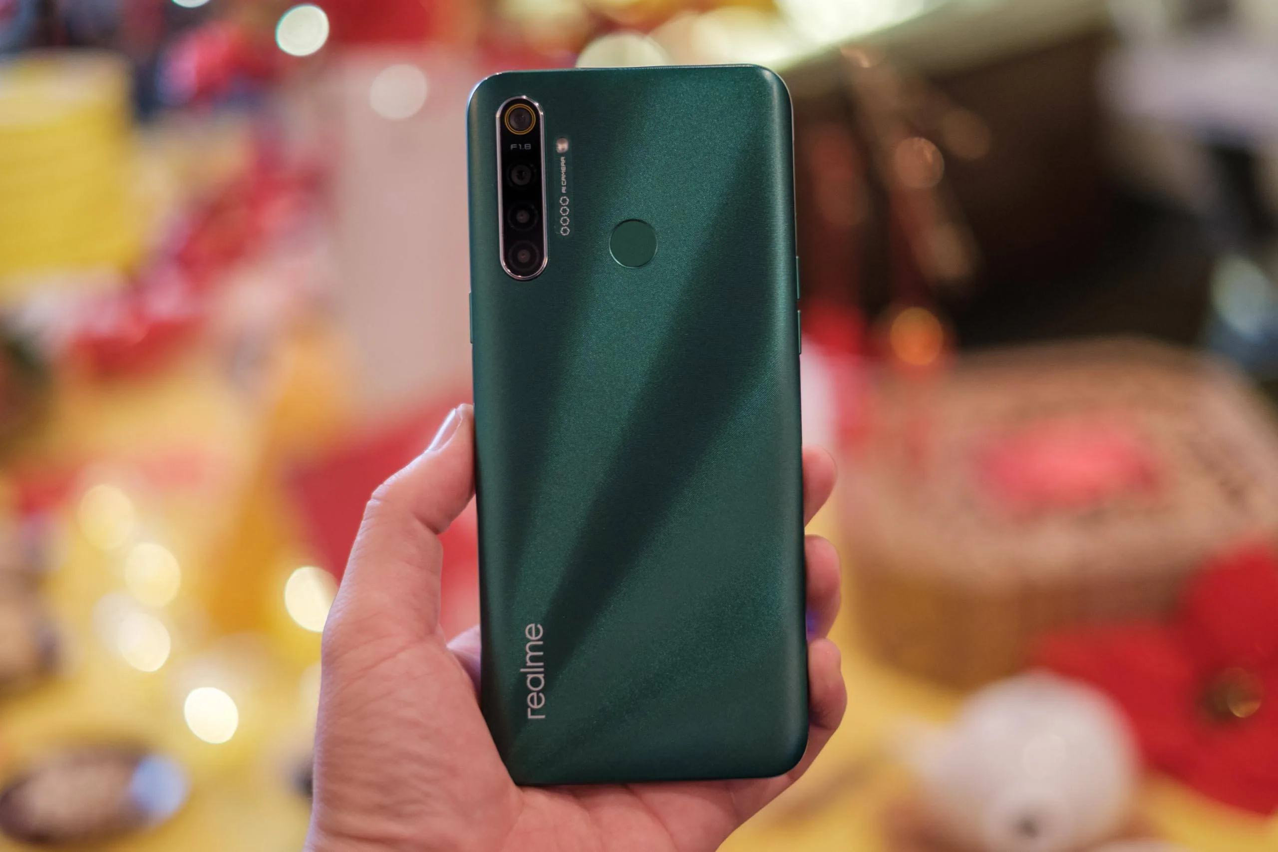 Cận cảnh Realme 5i vừa lên kệ thị trường Việt, giá từ 3,690,000 VND, thiết kế hoạ tiết "Vân sáng ánh dương" nổi bật