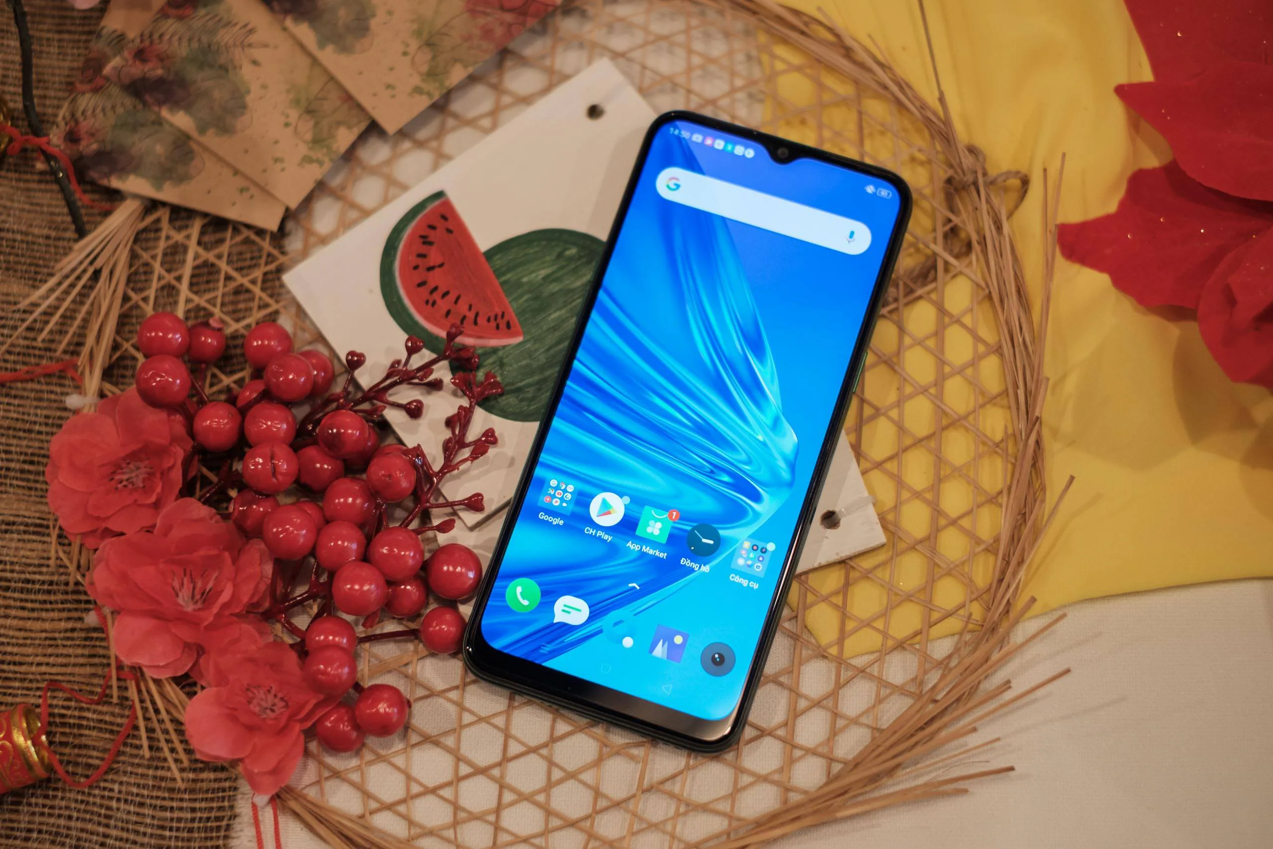 Cận cảnh Realme 5i vừa lên kệ thị trường Việt, giá từ 3,690,000 VND, thiết kế hoạ tiết "Vân sáng ánh dương" nổi bật