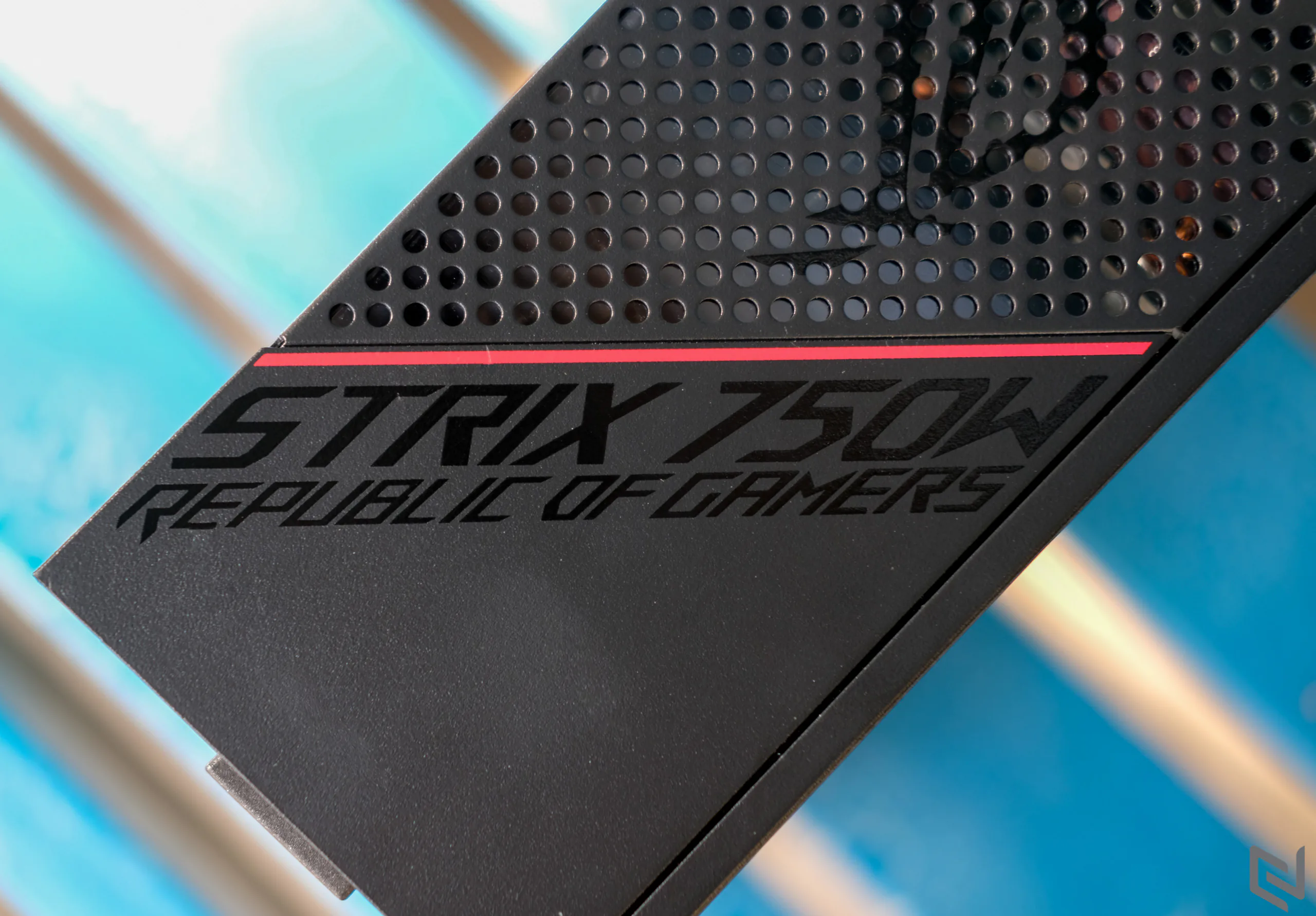 Trên tay nguồn ASUS ROG STRIX 750W Gold: Giá dễ chịu hơn nhưng vẫn 'chất phát ngất'