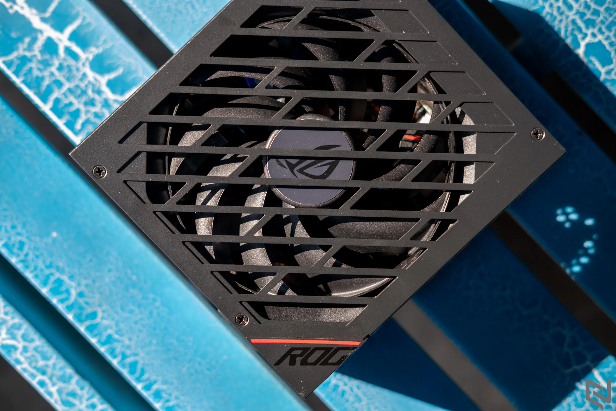 Trên tay nguồn ASUS ROG STRIX 750W Gold: Giá dễ chịu hơn nhưng vẫn 'chất phát ngất'