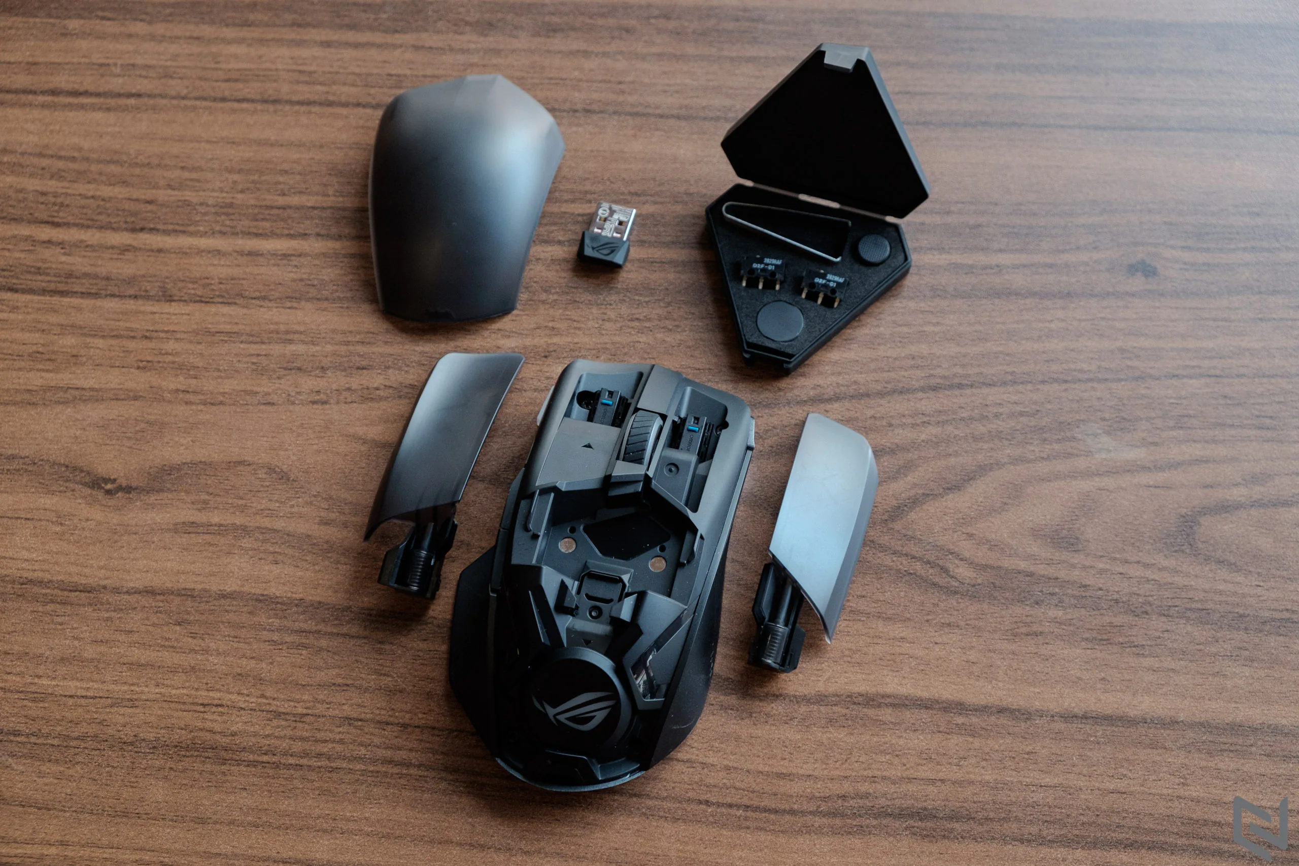 ASUS ROG Pugio 2 và ROG Chakram: Chuột không dây chơi game nào phù hợp với bạn?