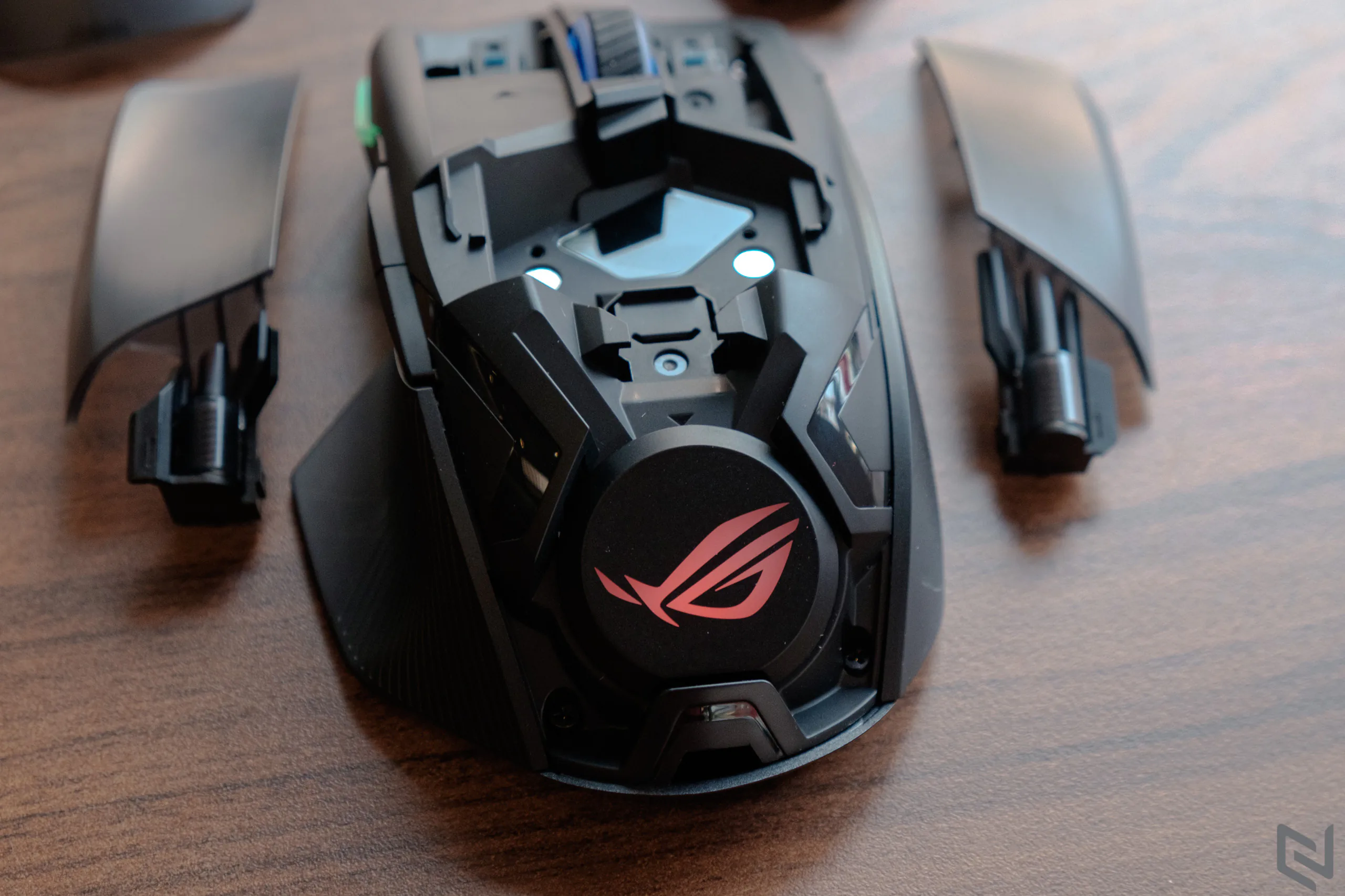 ASUS ROG Pugio 2 và ROG Chakram: Chuột không dây chơi game nào phù hợp với bạn?