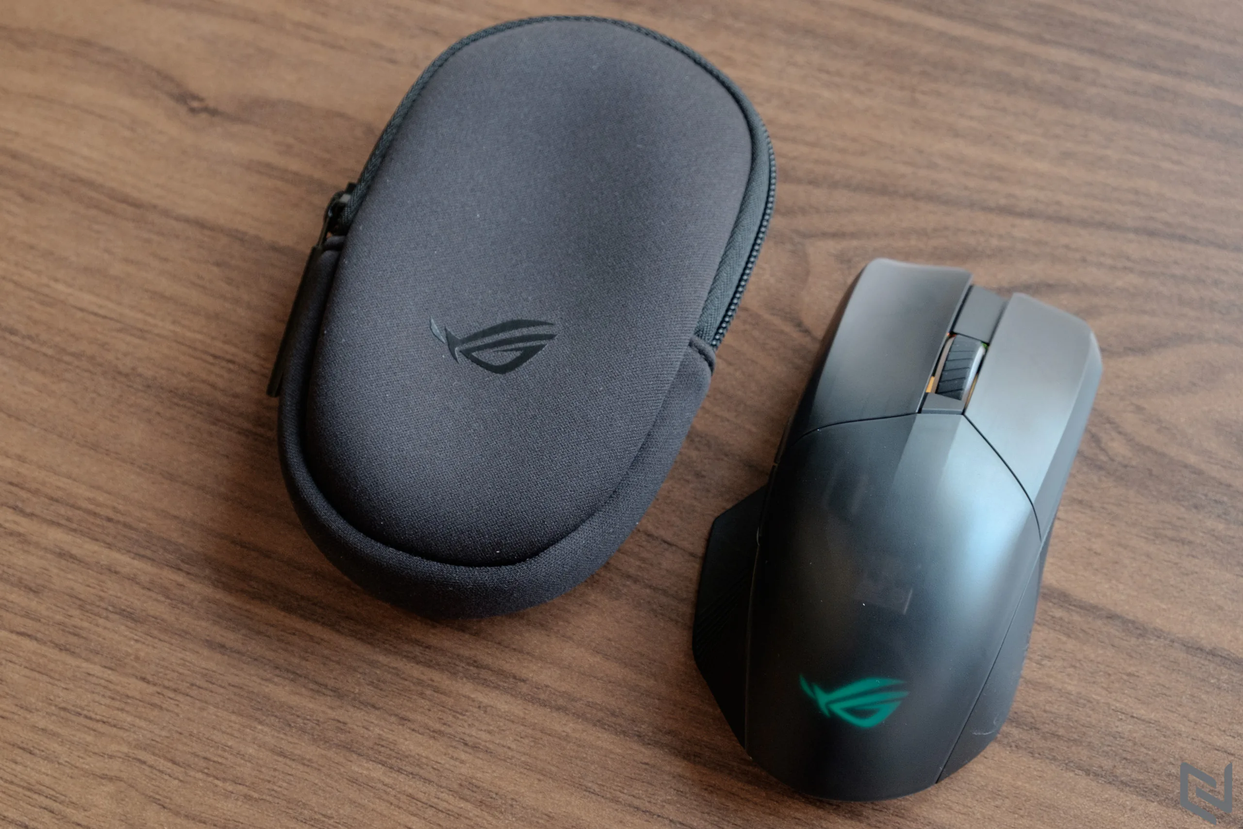 ASUS ROG Pugio 2 và ROG Chakram: Chuột không dây chơi game nào phù hợp với bạn?