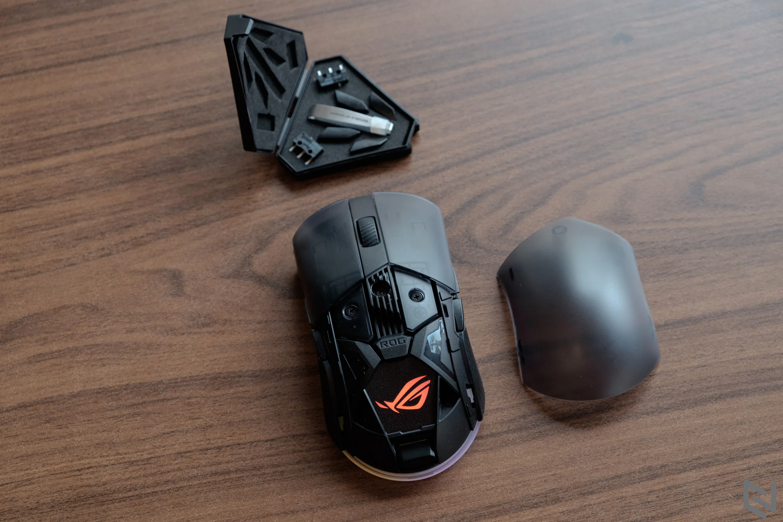 ASUS ROG Pugio 2 và ROG Chakram: Chuột không dây chơi game nào phù hợp với bạn?