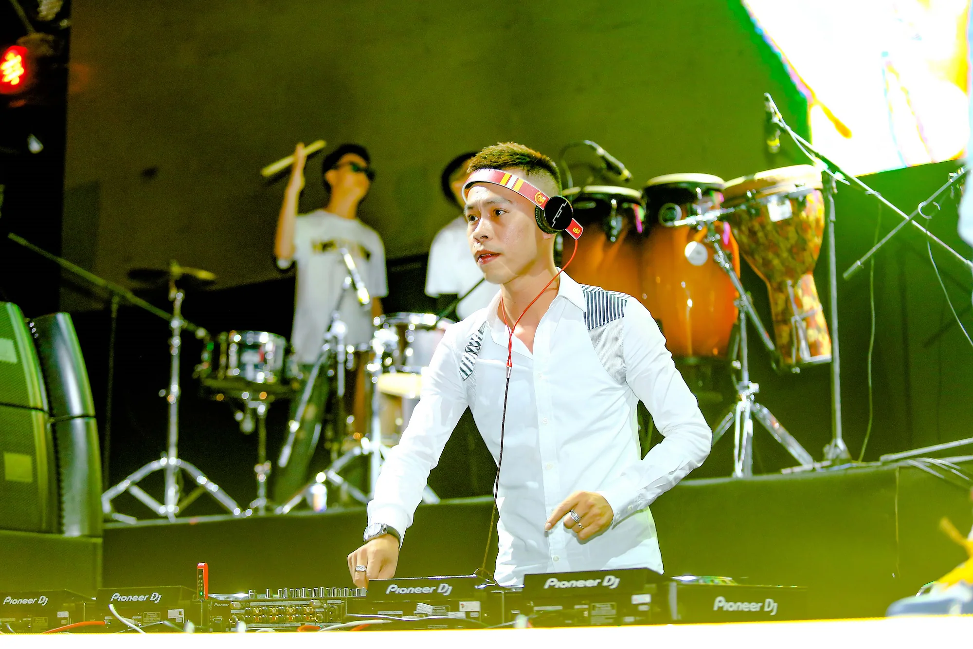 Các huyền thoại DJ Việt Nam lần đầu tiên đứng chung sân khấu EDM