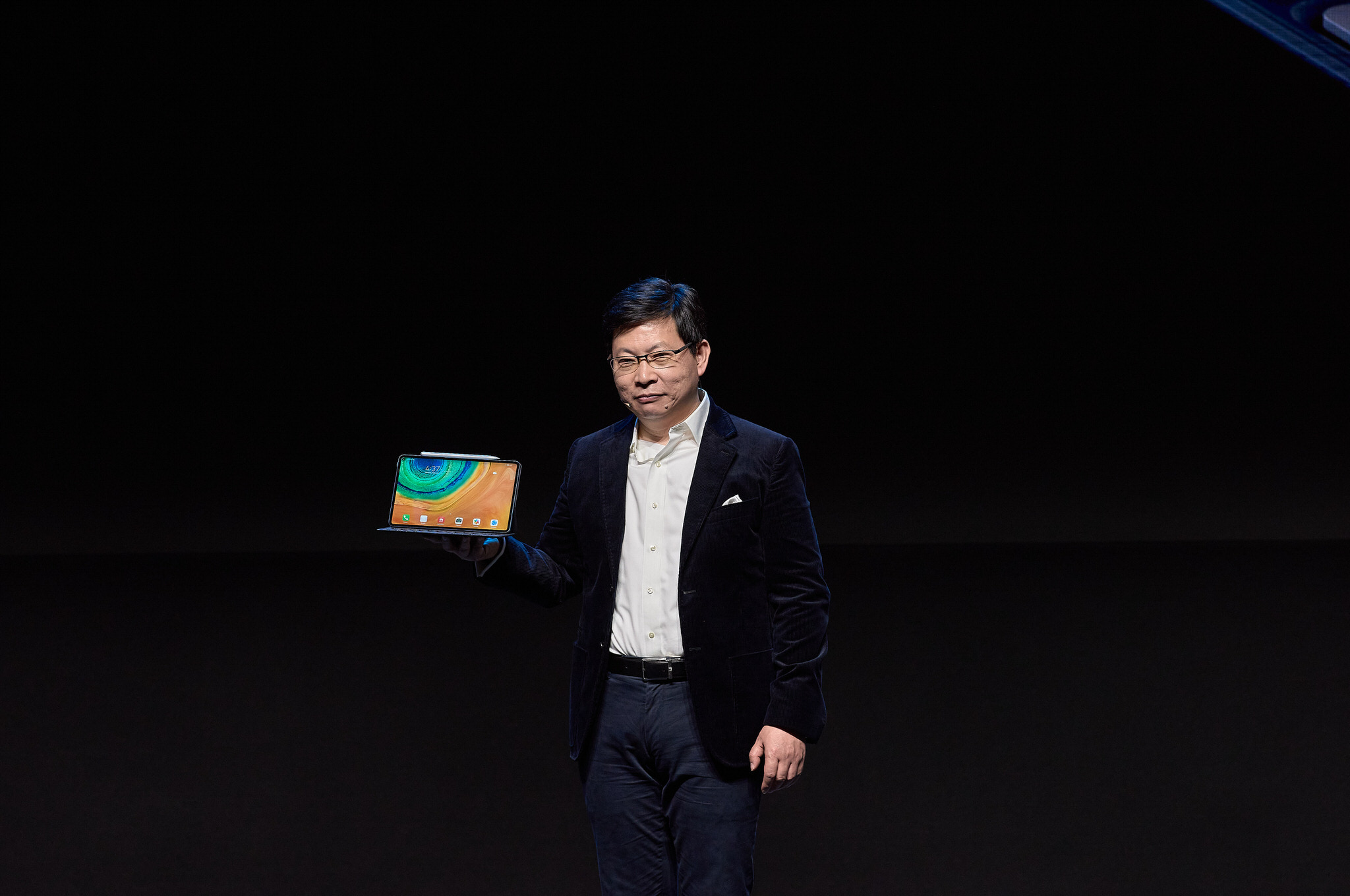 Huawei Mate Xs chính thức ra mắt tại Tây Ban Nha, smartphone màn hình gập thế hệ 2