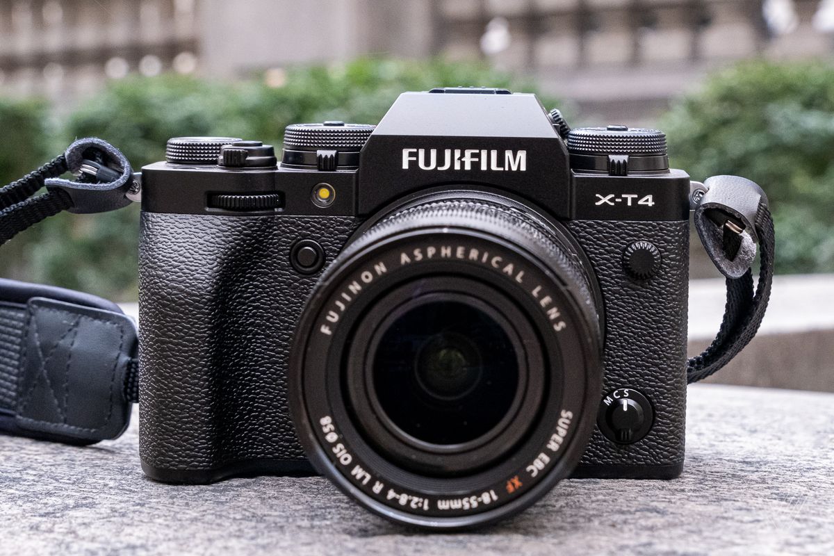 Fujifilm ra mắt X-T4 với chống rung tích hợp trong thân máy và màn hình xoay lật