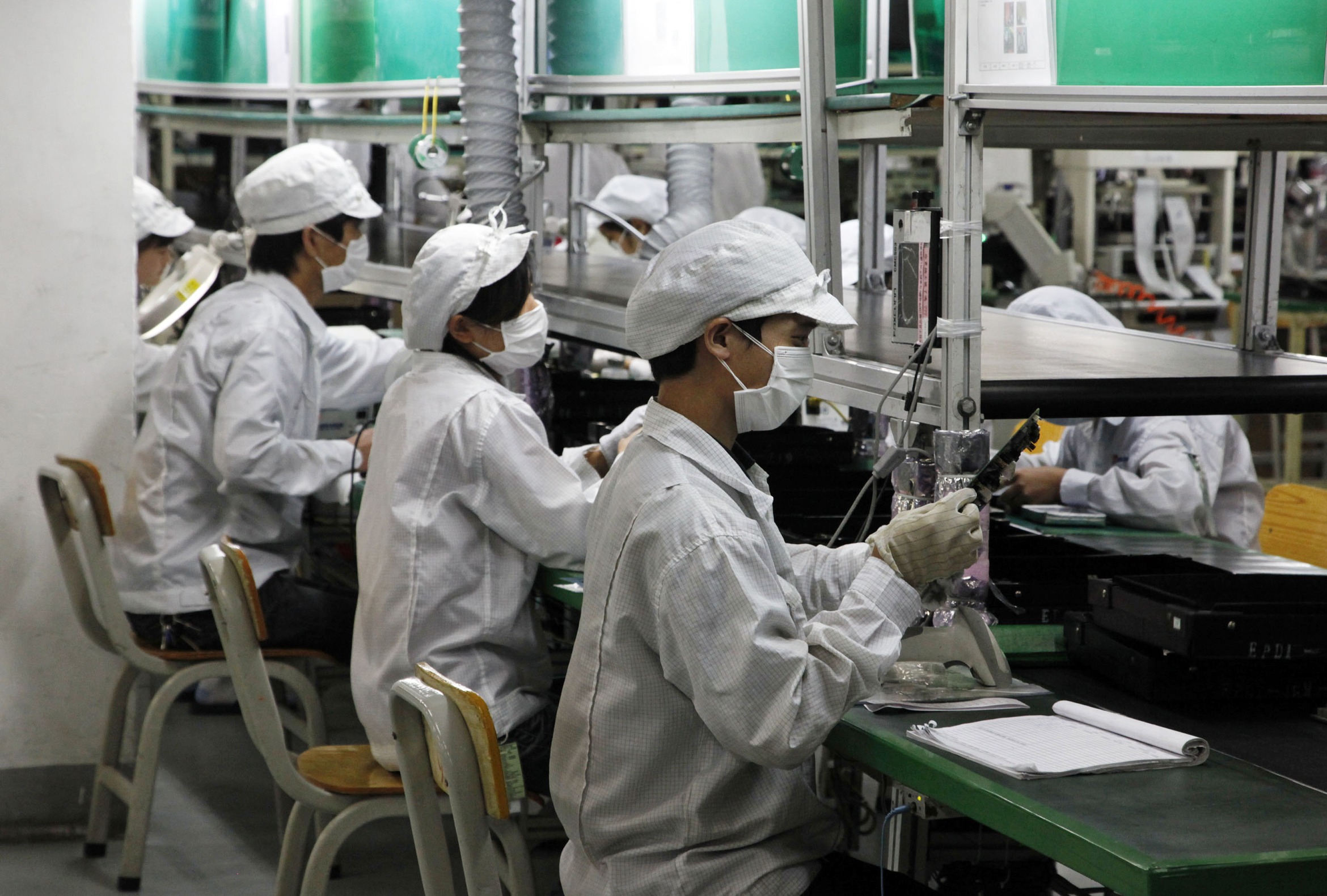 Foxconn bắt đầu thuê thêm nhân công để sản xuất iPhone 12
