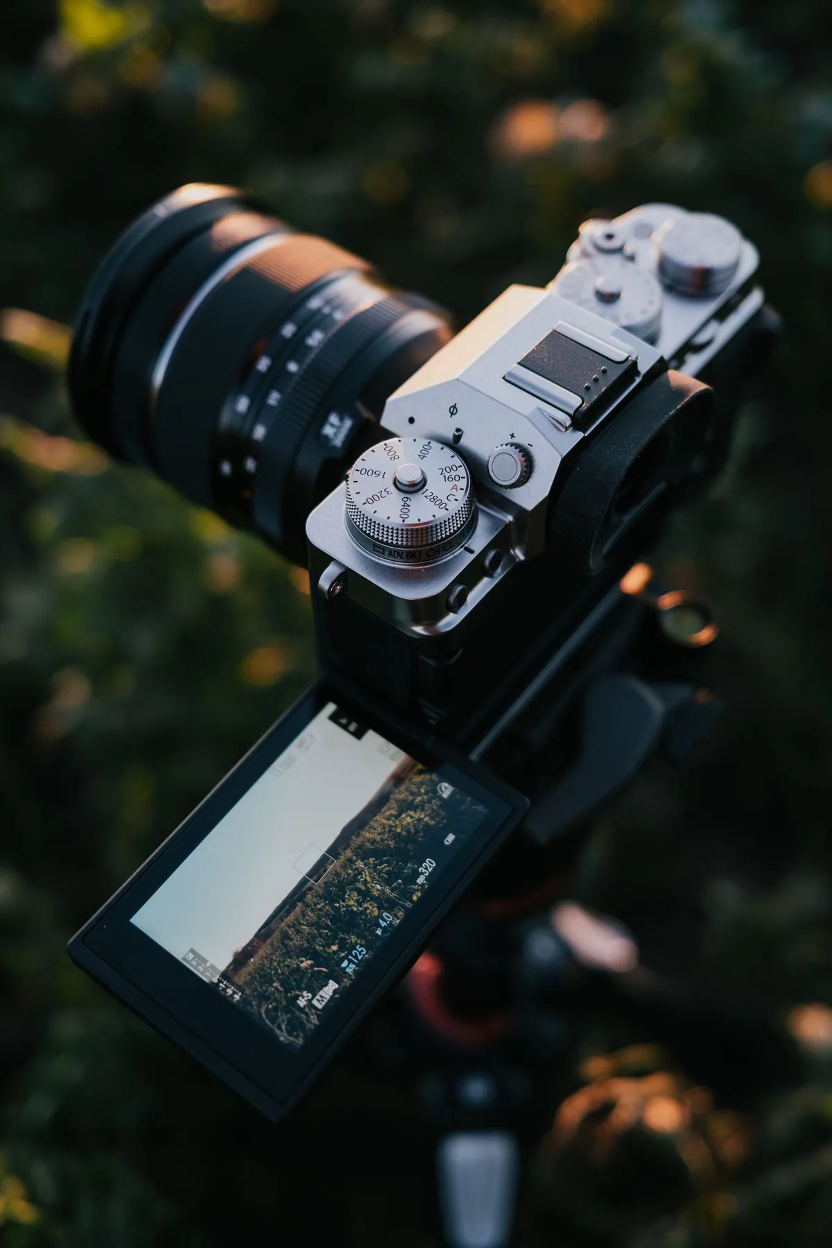 Fujifilm ra mắt X-T4 với chống rung tích hợp trong thân máy và màn hình xoay lật