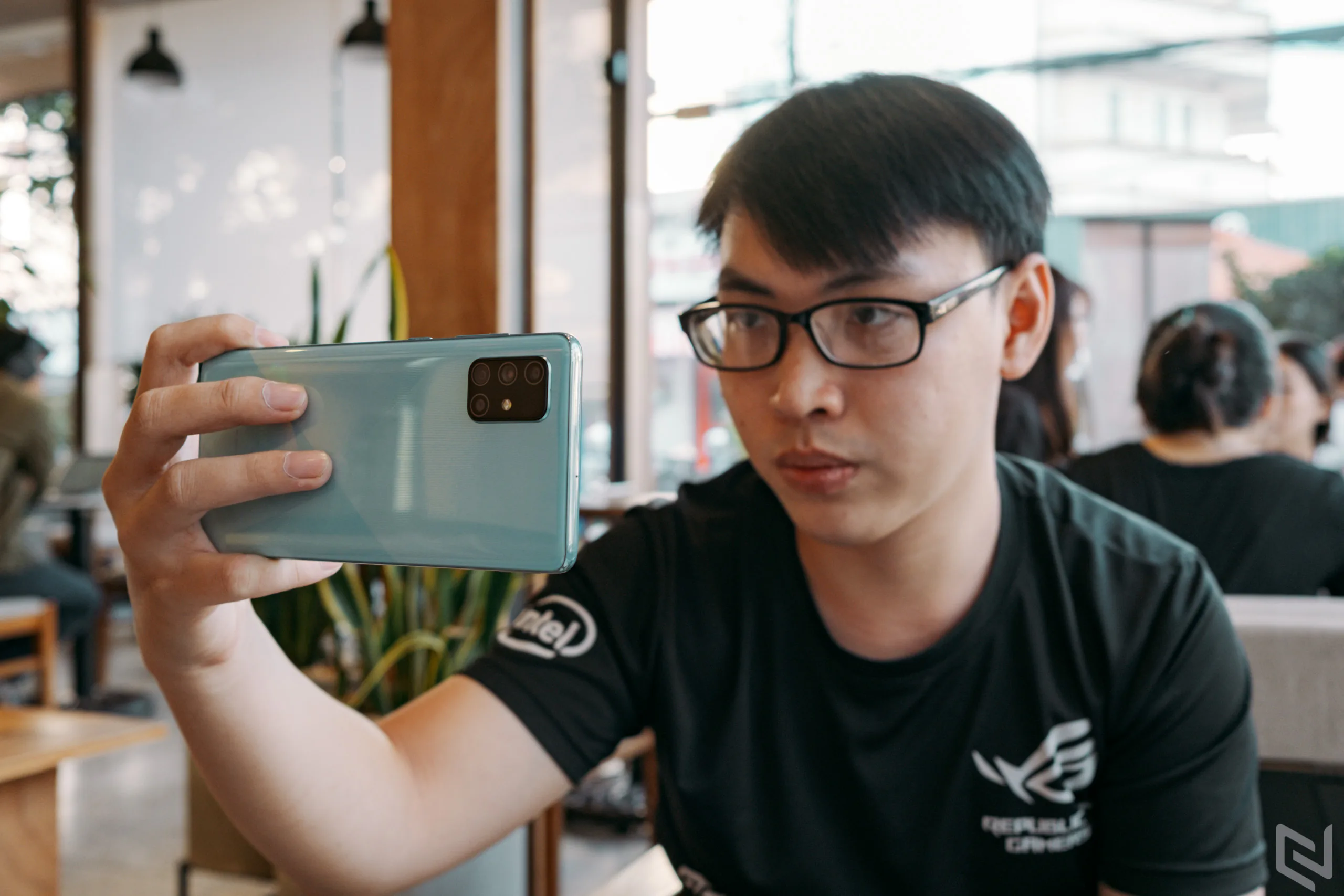 Đánh giá Samsung Galaxy A71: Camera ngon, hiệu năng đỉnh, giờ đã không còn ngán đối thủ nào