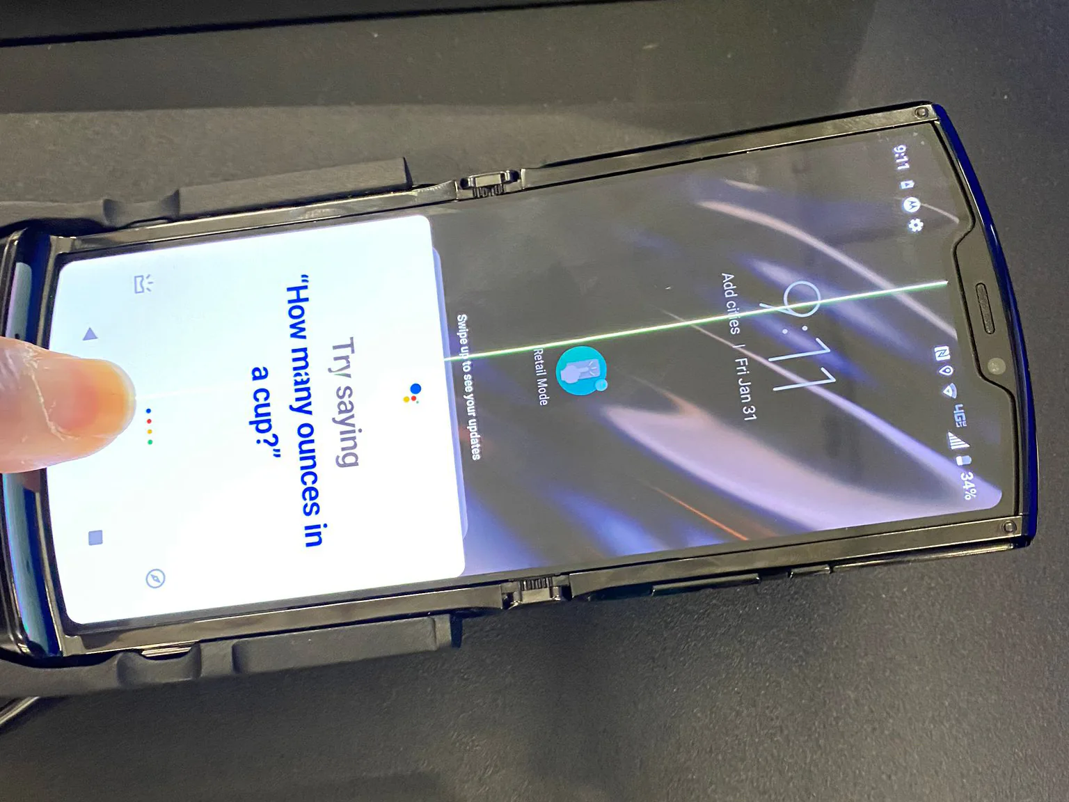 Chỉ sau một ngày mở bán, nhiều chiếc Motorola Razr bị hỏng màn hình hàng loạt
