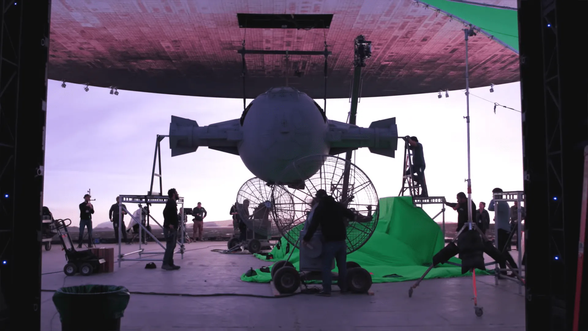 'The Mandalorian' sử dụng Unreal Engine để dựng cảnh theo thời gian thực mà không hề dùng phông nền xanh