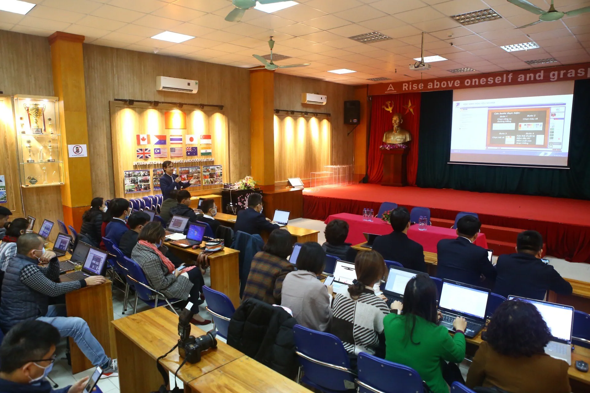 VNPT E-Learning: Giải pháp học từ xa chống dịch Corona
