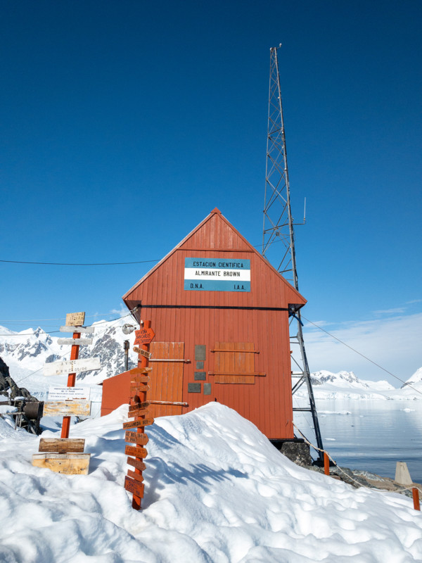 Nhiếp ảnh gia sử dụng iPhone để chụp ảnh làm tài liệu về biến đổi khí hậu tại Nam Cực