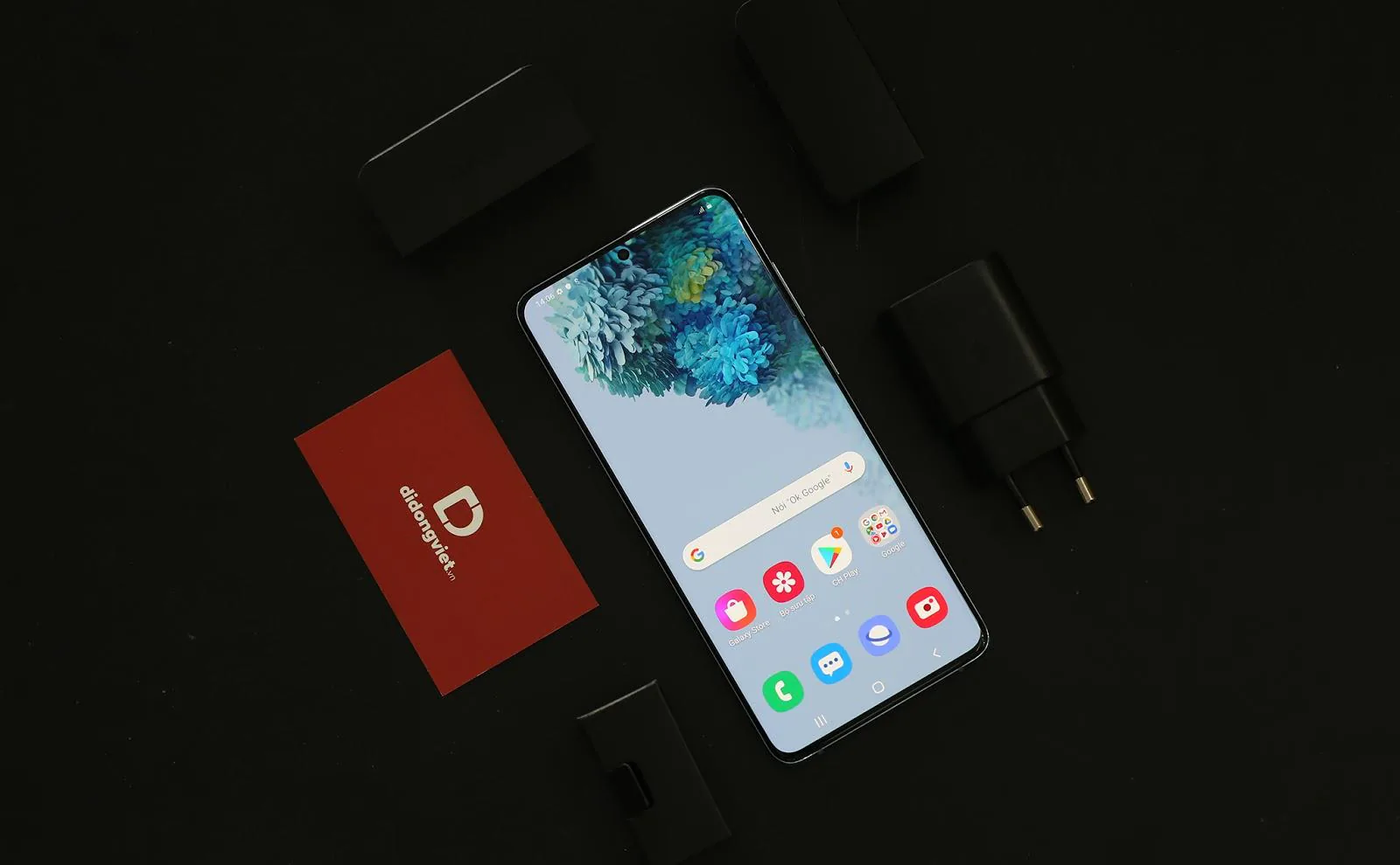 Galaxy S20, S20+, S20 Ultra giá từ 16.9 triệu, Di Động Việt giao hơn 300 máy cho khách trong ngày mở bán