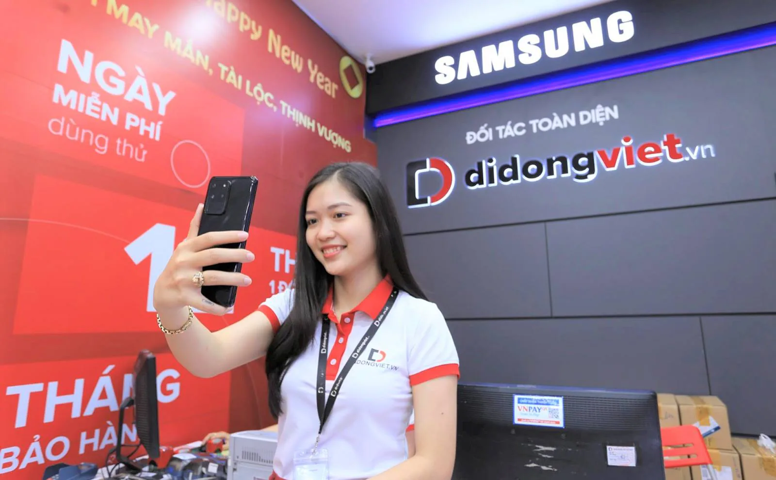 Galaxy S20, S20+, S20 Ultra giá từ 16.9 triệu, Di Động Việt giao hơn 300 máy cho khách trong ngày mở bán