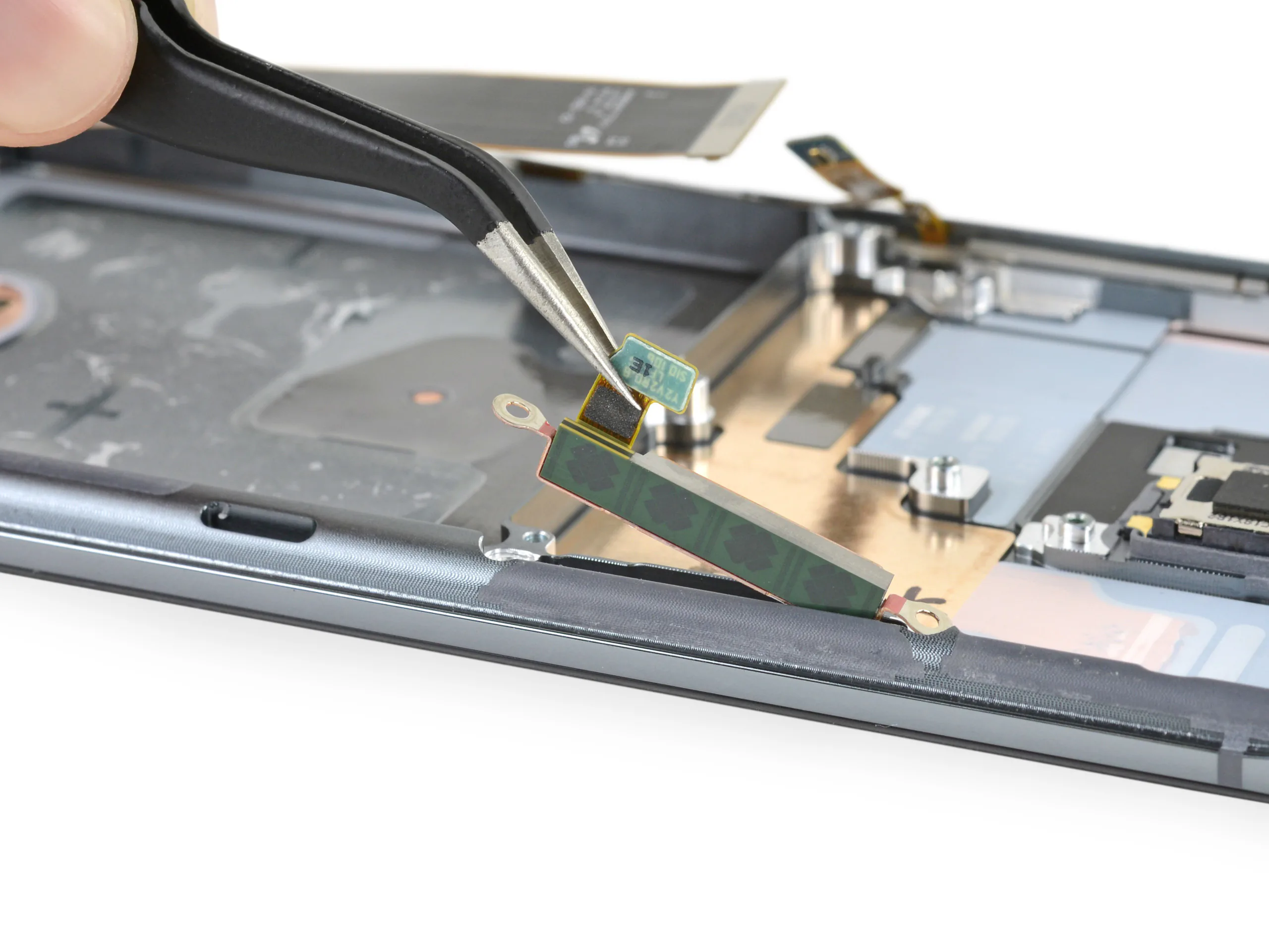 Tháo tung Galaxy S20 Ultra cùng iFixit: Cụm camera cực kỳ ấn tượng