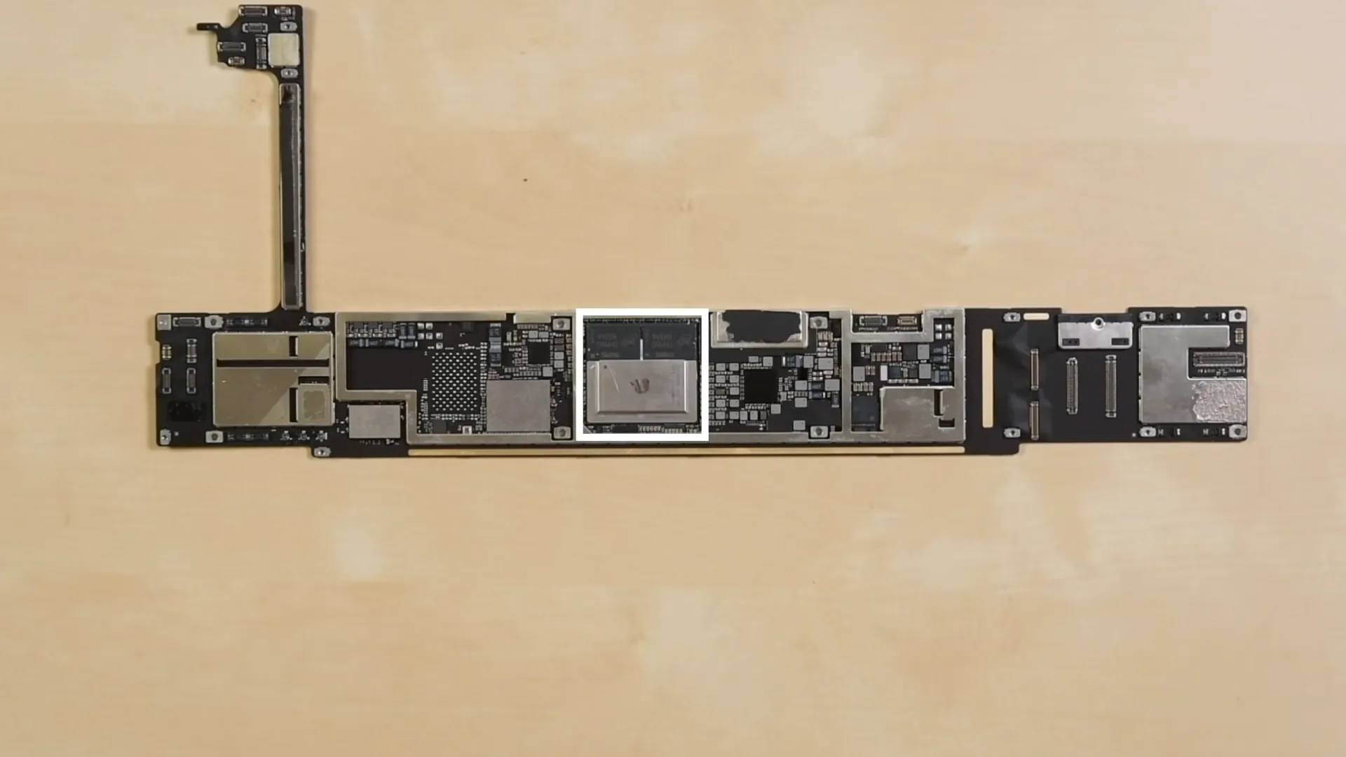 Cùng iFixit tháo tung iPad Pro với cảm biến LiDAR bên trong