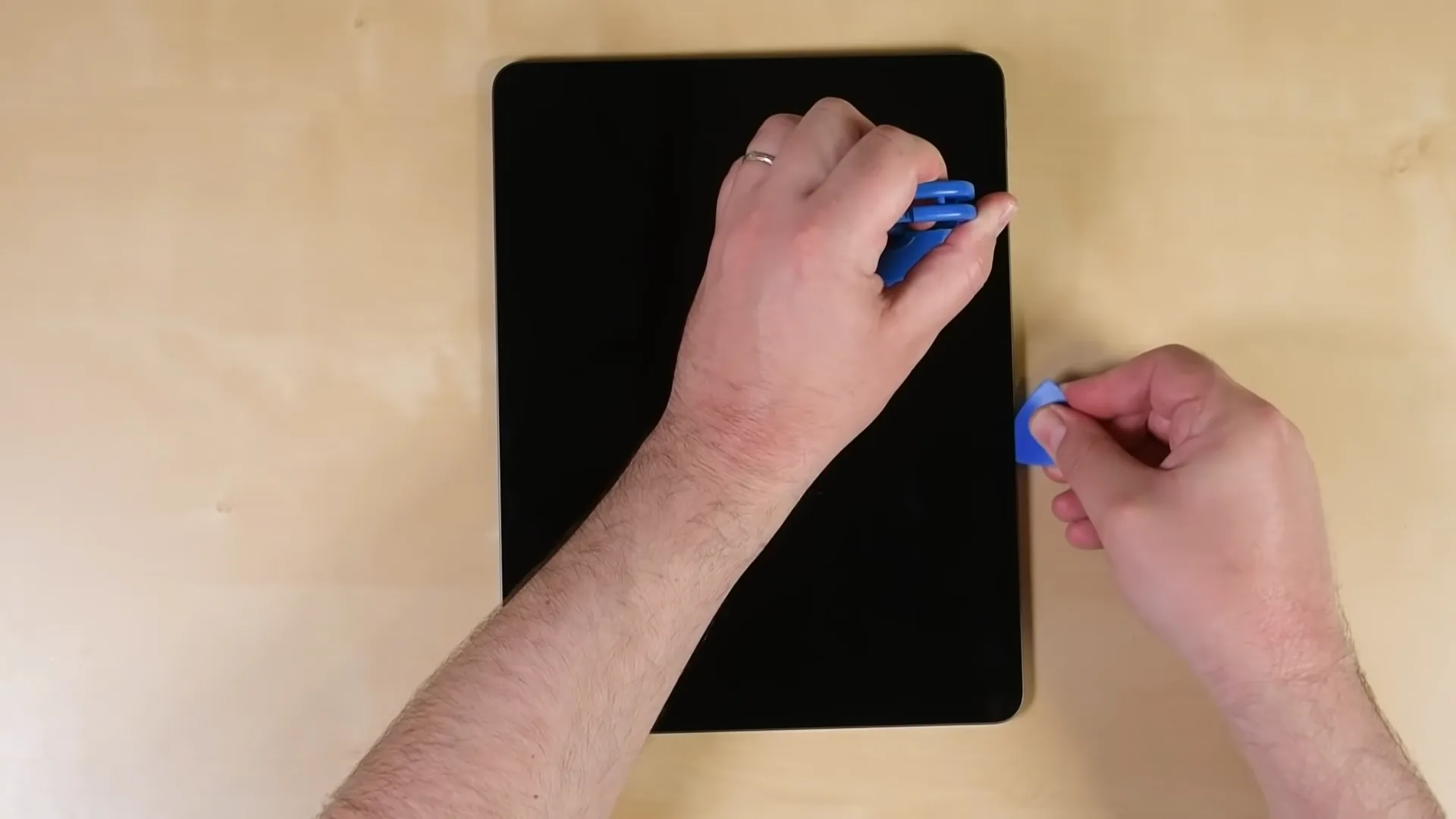 Cùng iFixit tháo tung iPad Pro với cảm biến LiDAR bên trong
