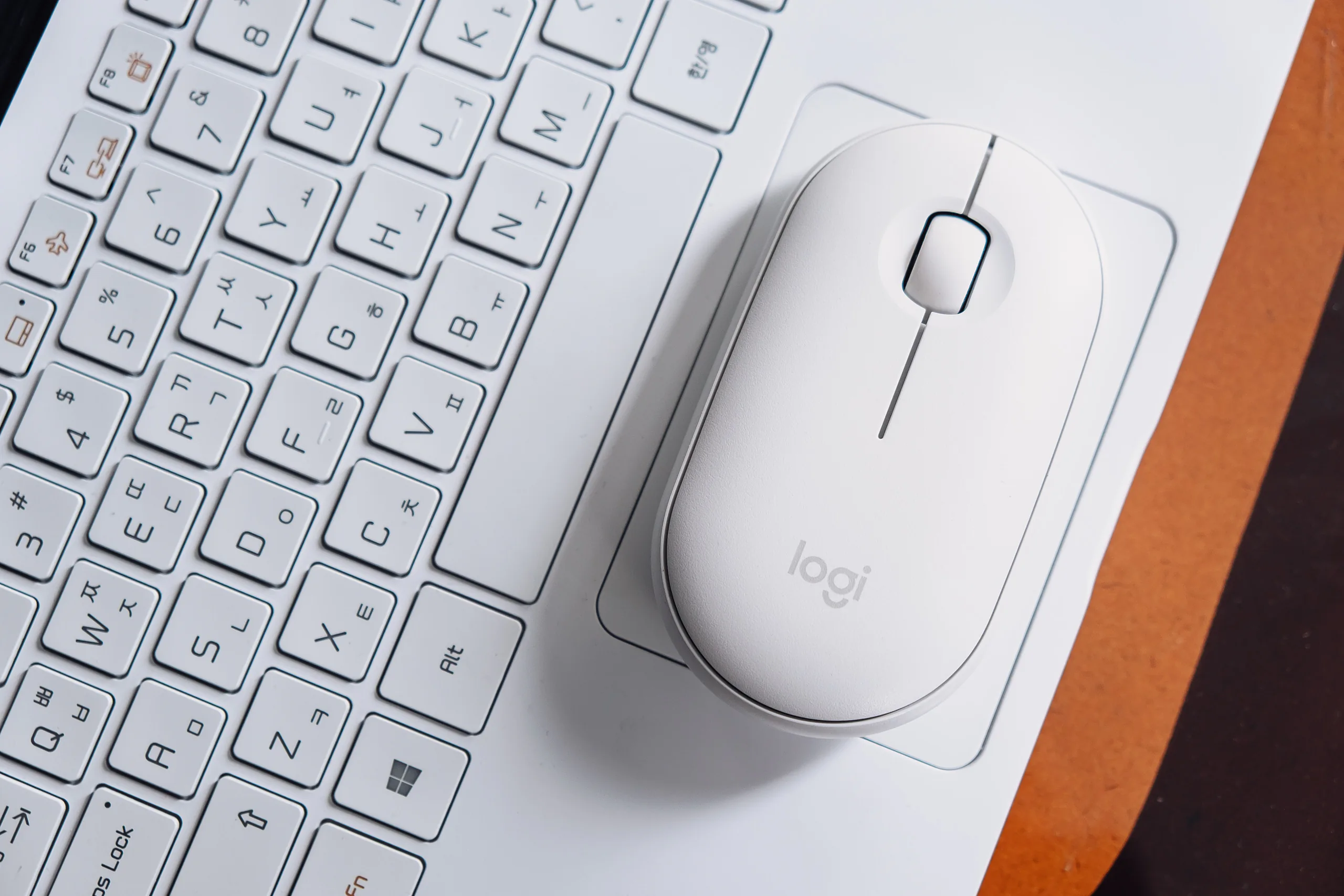 Làm việc tại nhà hiệu quả và thoải mái với bộ phụ kiện không thể thiếu từ Logitech