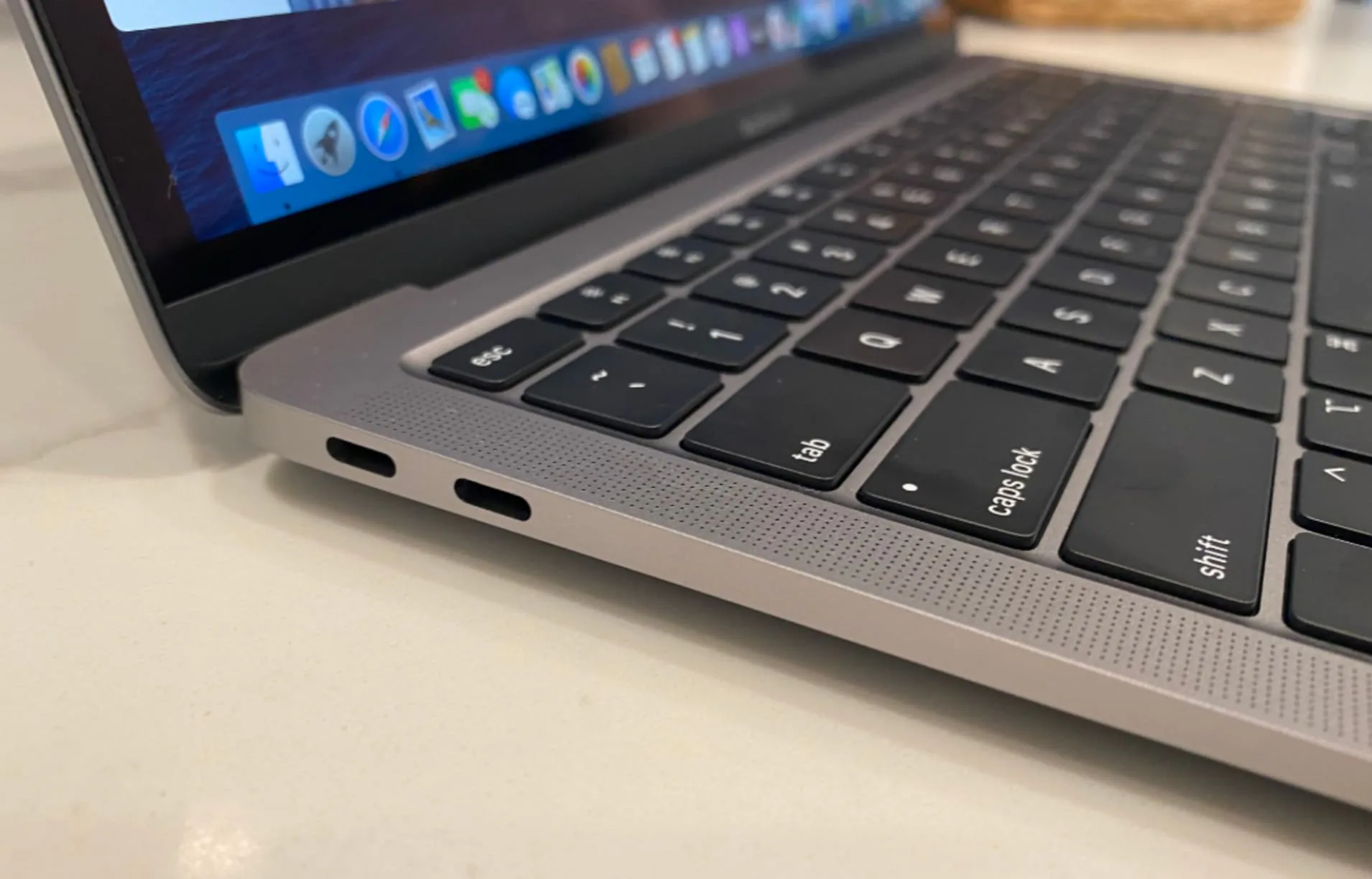 Đánh giá MacBook Air 2020: Đáng để bạn nâng cấp với hiệu năng mạnh hơn cùng bàn phím mới
