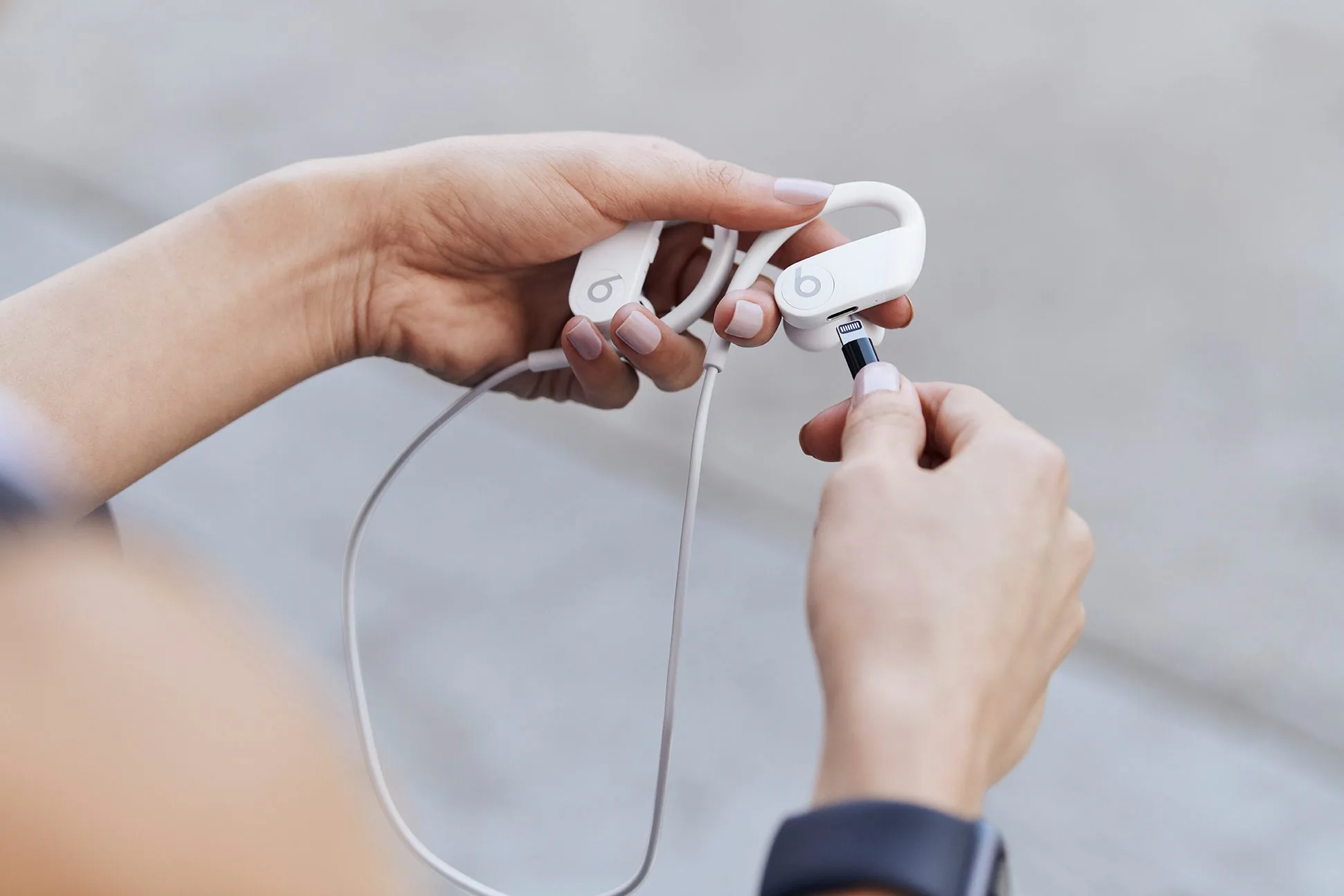 Apple ra mắt tai nghe Powerbeats4 mới thay thế cho Powerbeats3