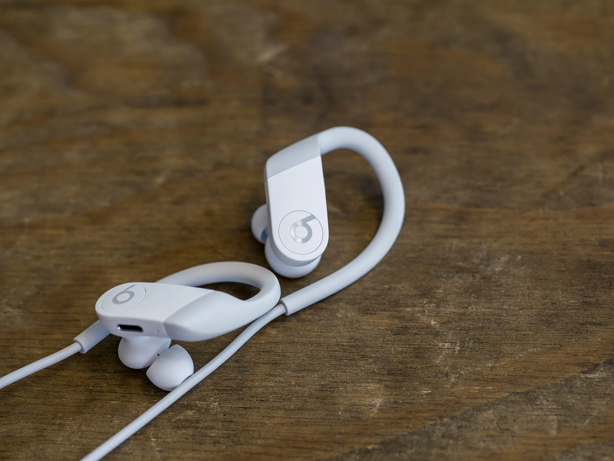 Apple ra mắt tai nghe Powerbeats4 mới thay thế cho Powerbeats3