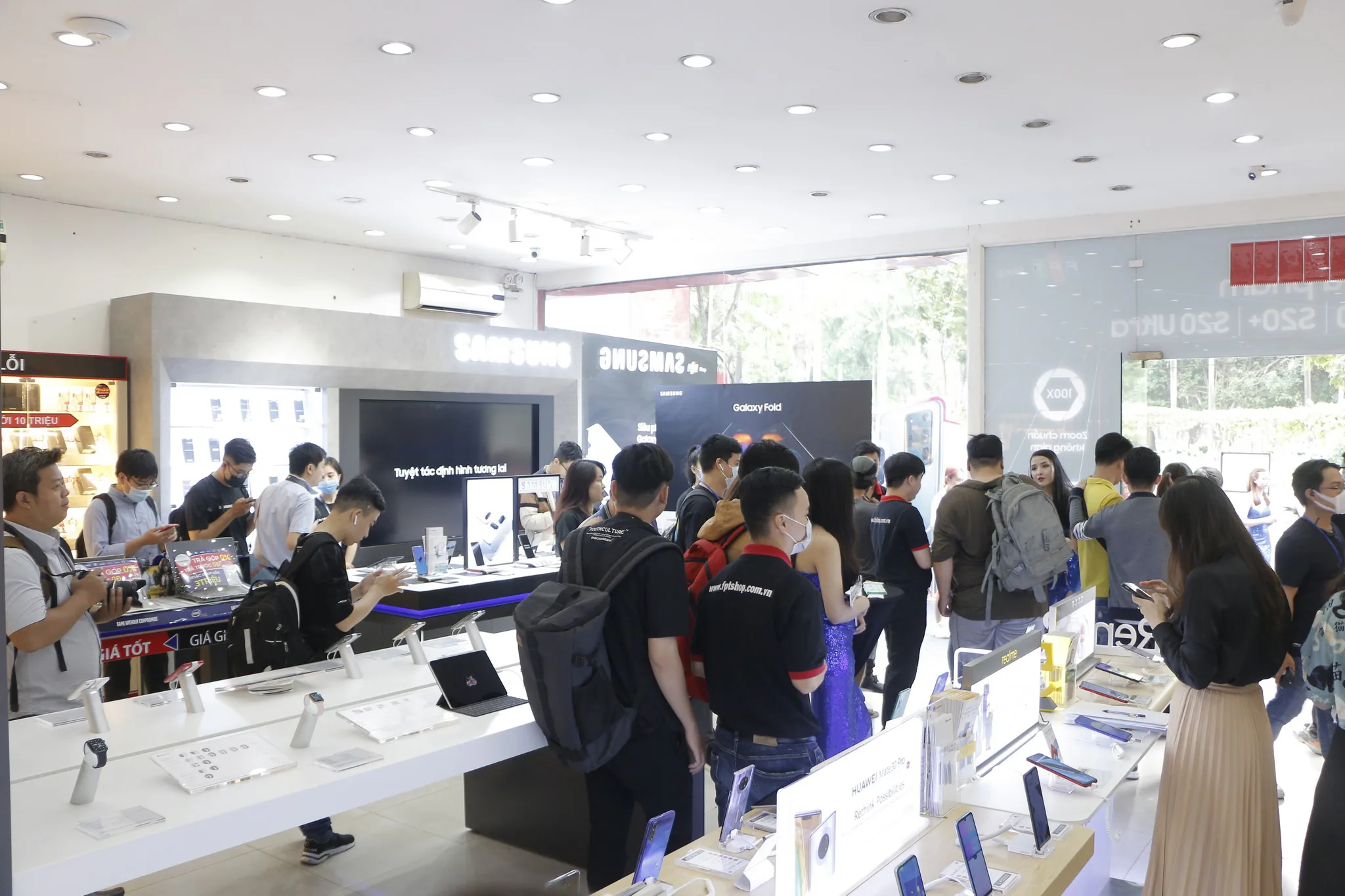 FPT Shop chính thức mở bán bộ ba Galaxy S20 series