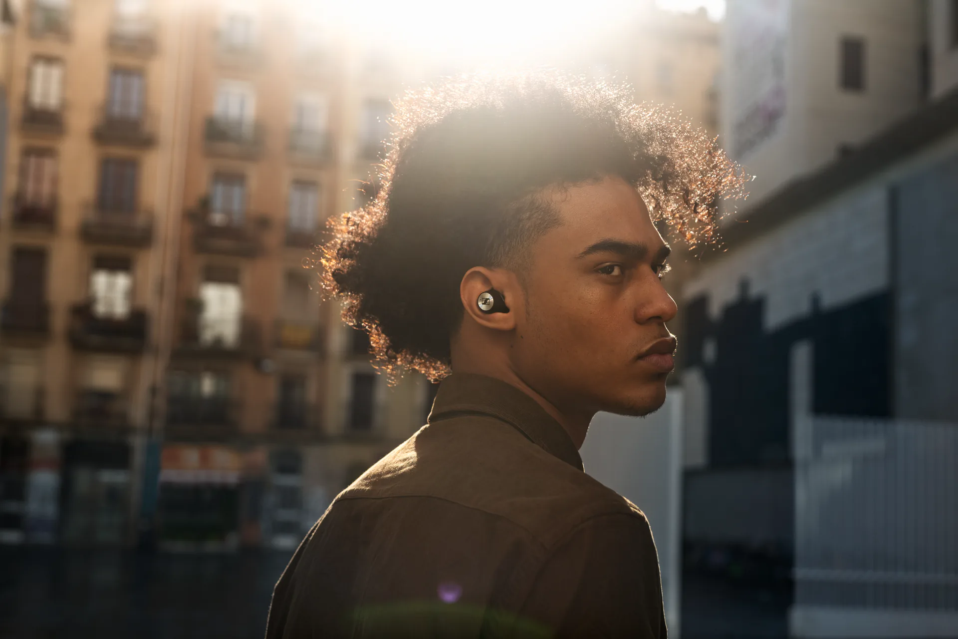 Tai nghe Momentum True Wireless 2 của Sennheiser kết hợp chống ồn và cho chất âm tốt hơn