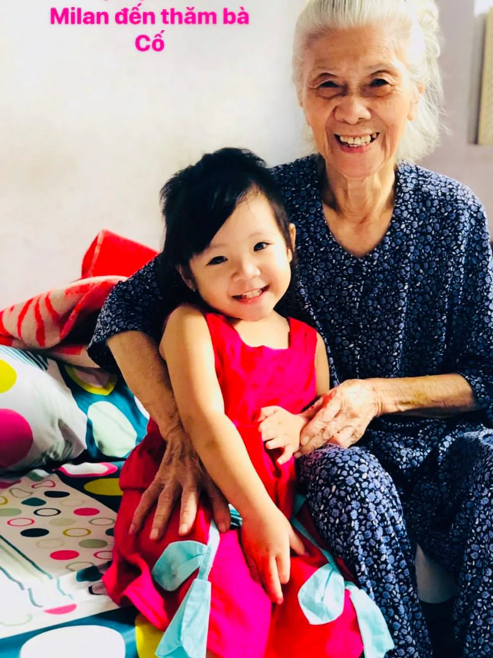 Hơn 20 nghệ sĩ, ca sĩ, cầu thủ hàng đầu Việt Nam gây quỹ thành công hơn 1.3 tỷ đồng ủng hộ những phụ nữ tham gia tuyến đầu chống dịch và phụ nữ bị ảnh hưởng nghiêm trọng bởi dịch Covid-19
