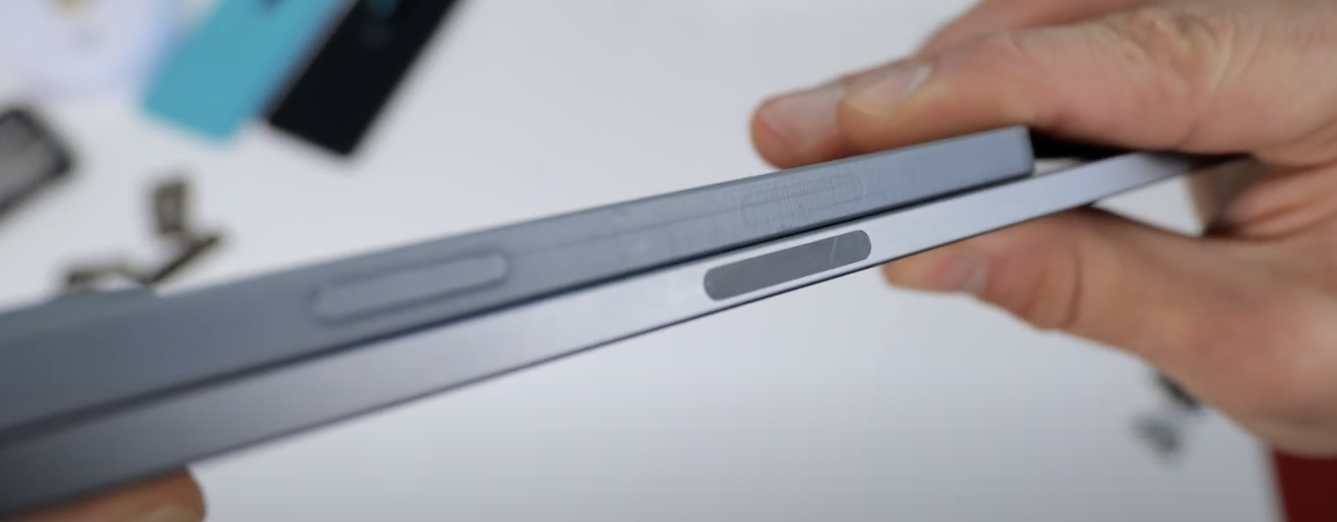 Phác thảo iPhone 12 Pro Max cho thấy khung mỏng hơn, viền màn hình nhỏ hơn và dải ăng-ten lớn hơn