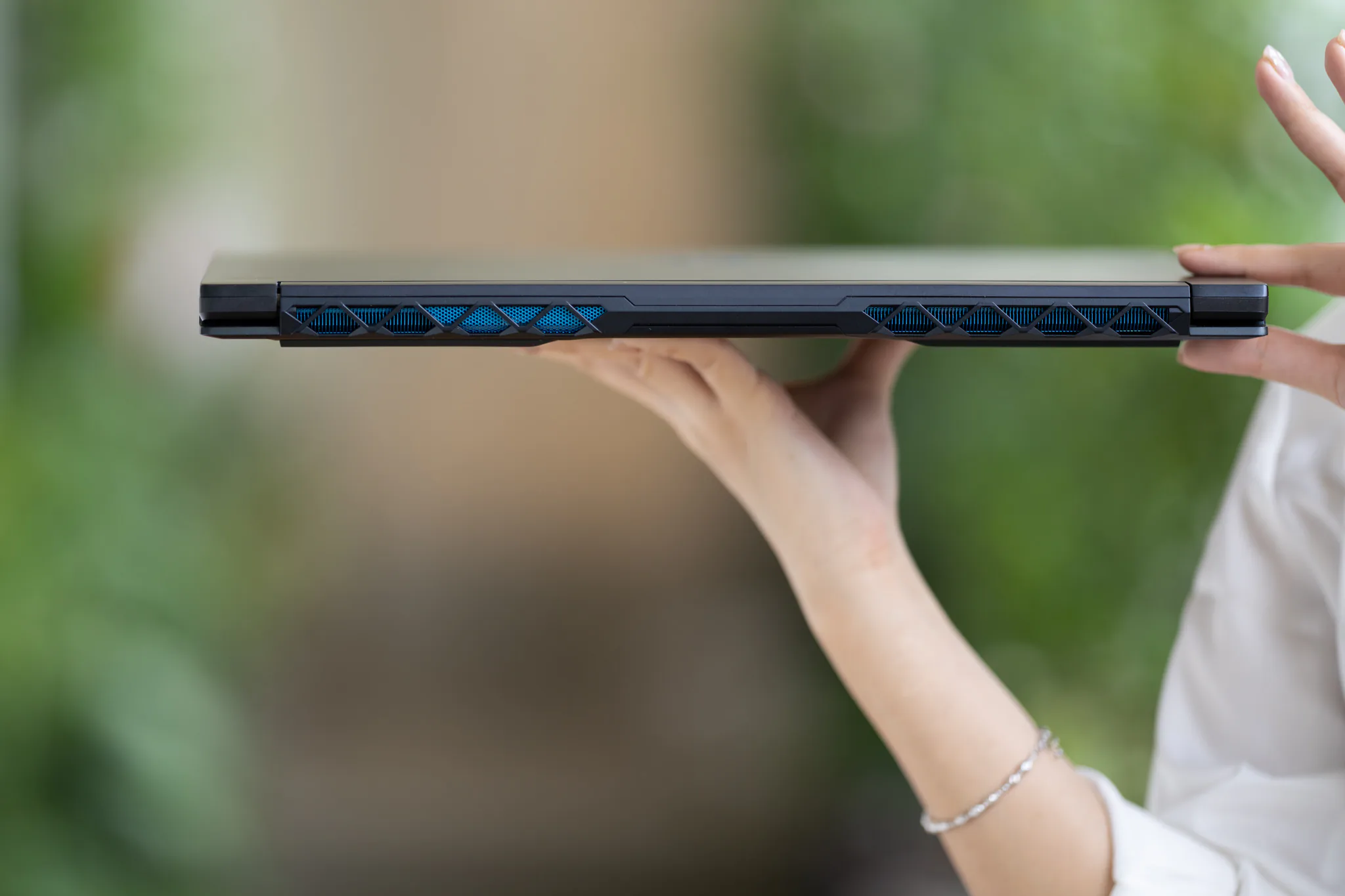 Acer nâng cấp Predator Triton 500 với vi xử lý Intel thế hệ 10 và card đồ họa RTX SUPER, màn hình 300Hz
