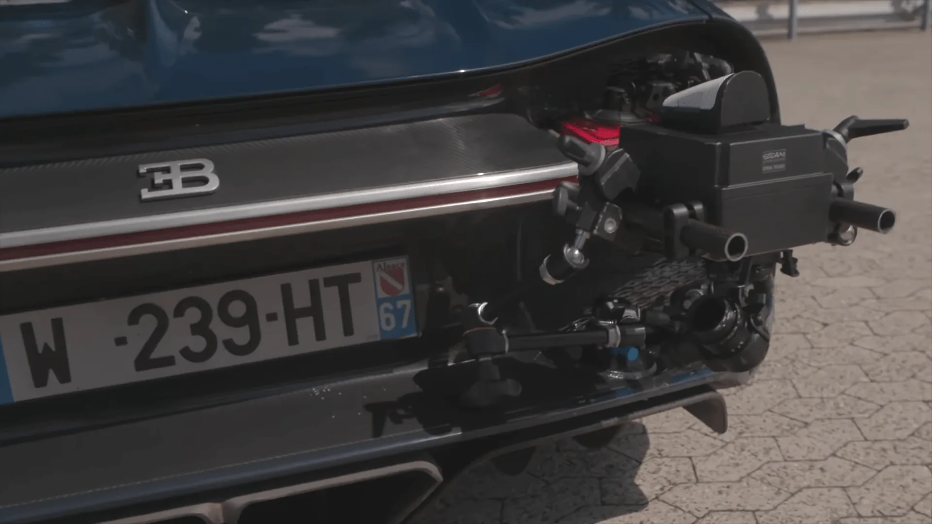 Hậu trường video siêu xe Bugatti Chiron phá vỡ kỷ lục, đạt vận tốc 400 km/h chỉ sau 42 giây