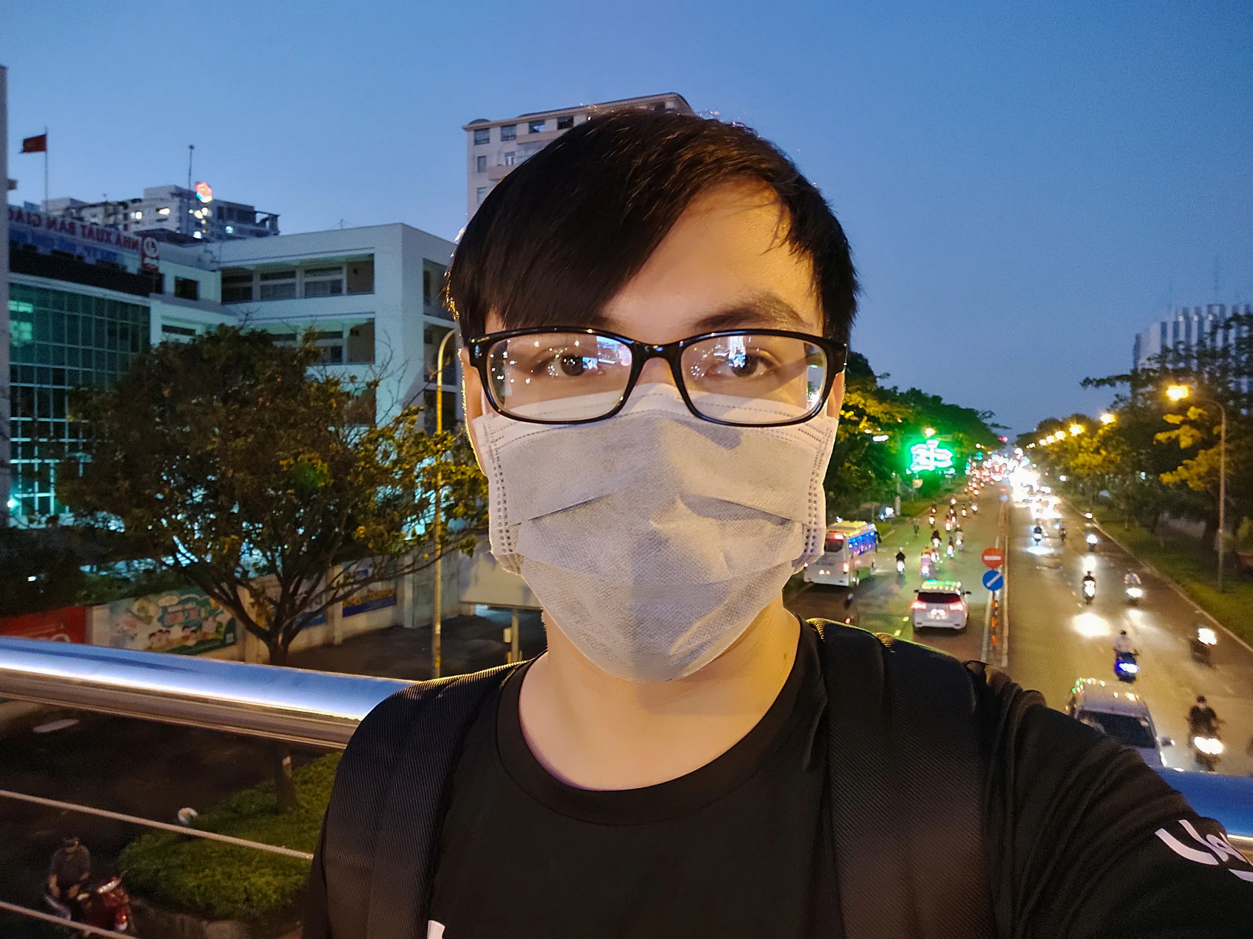 Mở hộp vivo V19: Camera selfie kép, chế độ chụp đêm ấn tượng