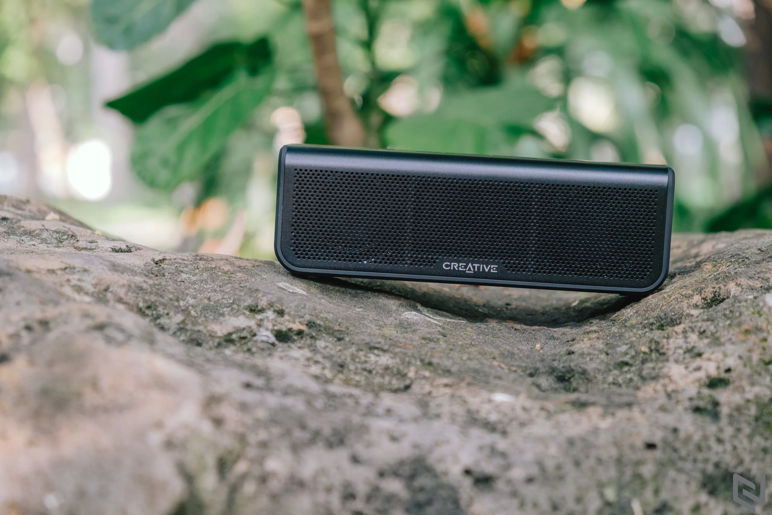 Đánh giá loa bluetooth Creative Metallix Plus: Nhỏ gọn nhưng mạnh mẽ, thời lượng pin khủng
