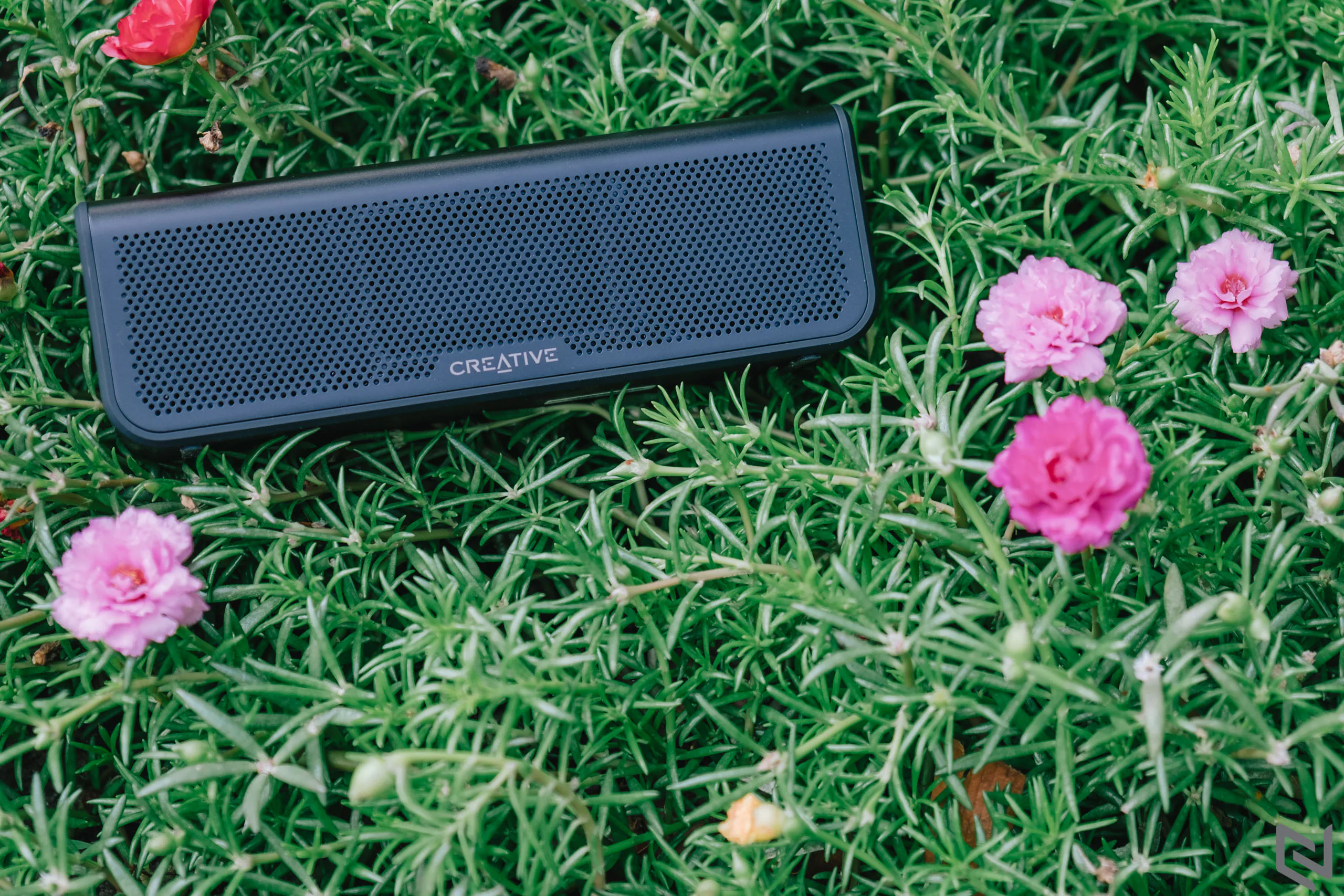Đánh giá loa bluetooth Creative Metallix Plus: Nhỏ gọn nhưng mạnh mẽ, thời lượng pin khủng