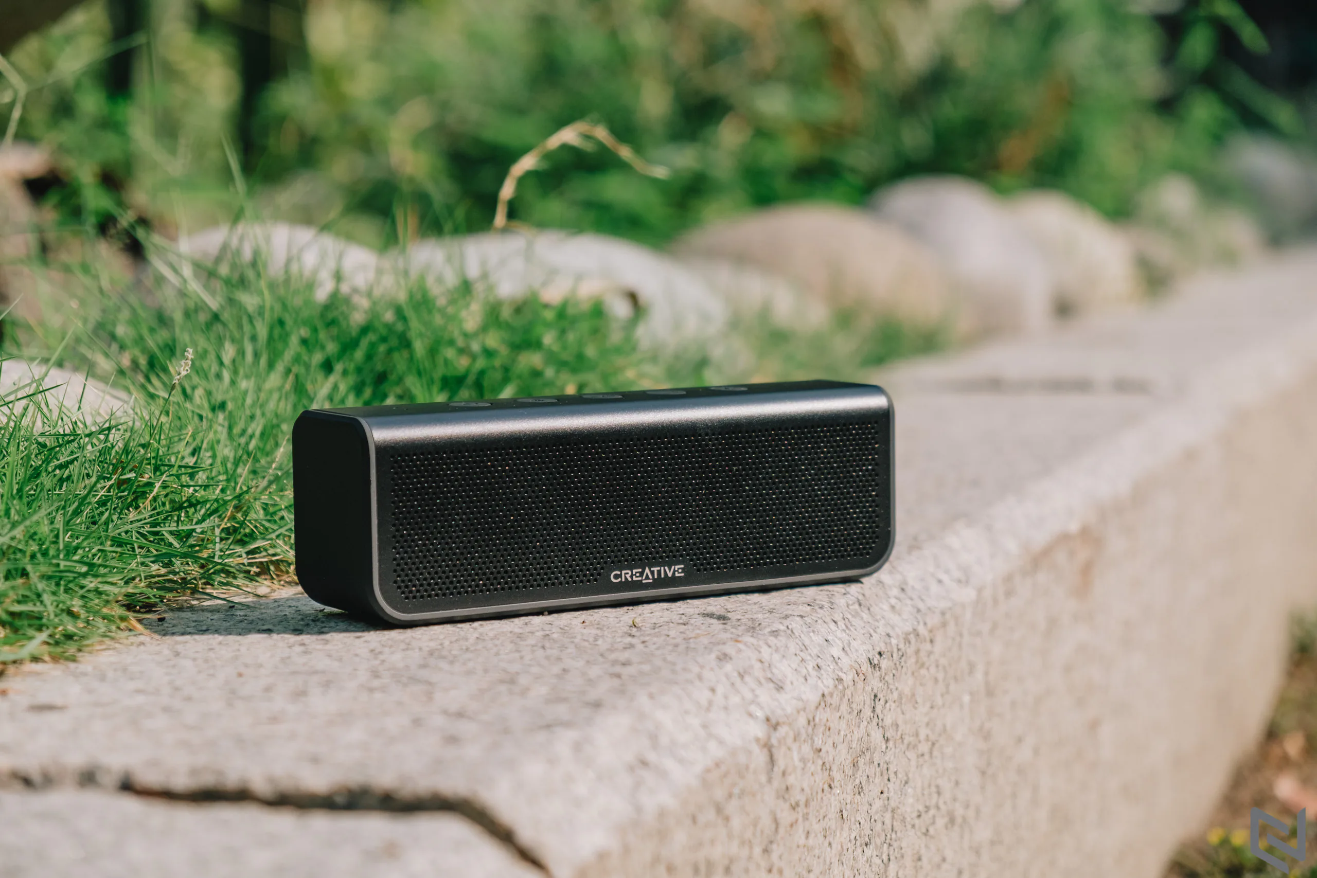 Đánh giá loa bluetooth Creative Metallix Plus: Nhỏ gọn nhưng mạnh mẽ, thời lượng pin khủng