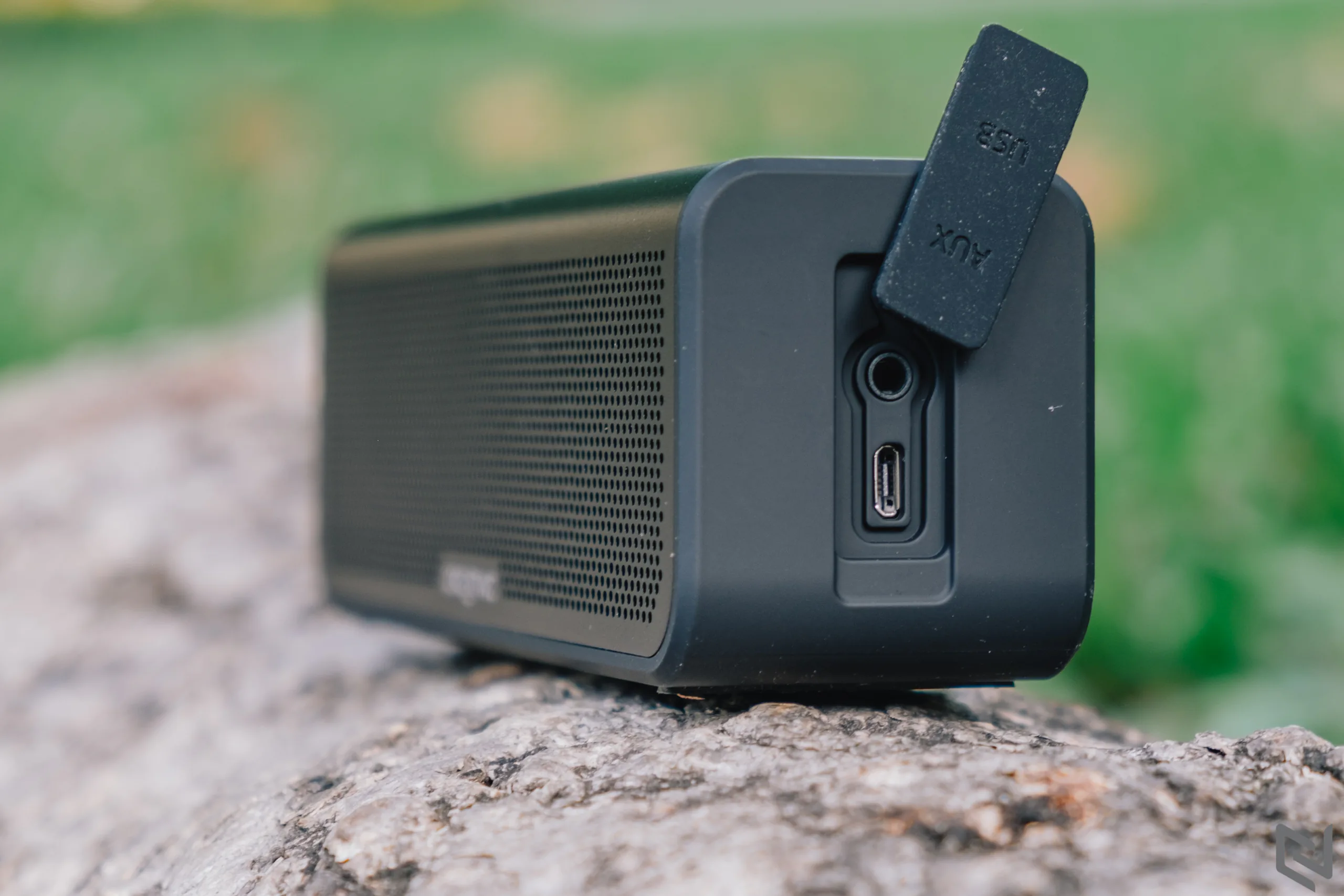 Đánh giá loa bluetooth Creative Metallix Plus: Nhỏ gọn nhưng mạnh mẽ, thời lượng pin khủng